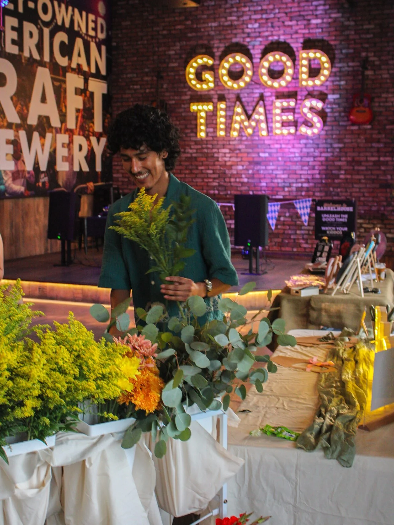 October Art Hop is back🪩
Tomorrow, Thursday October 15 from 6-9pm
Come support your local artists &amp; stay for the Good Times!🍻
Live music, brews, and take home a little piece of Fresno!
Cheers✨
#goodpeoplegoodtimesgreatbeer