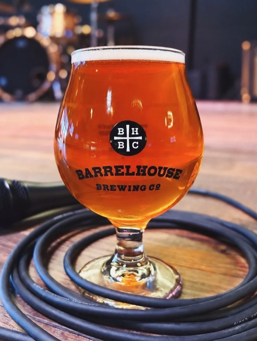 ⚡️ TURN UP THE VOLTAGE. ⚡️

High Voltage Double IPA is bringing rock &rsquo;n&rsquo; roll energy to your next round! 🍻 Featuring Centennial, Simcoe &amp; Mosaic hops, this brew clocks in at 9.0% ABV and 68 IBUs.

Swing by BarrelHouse Brewing and plu