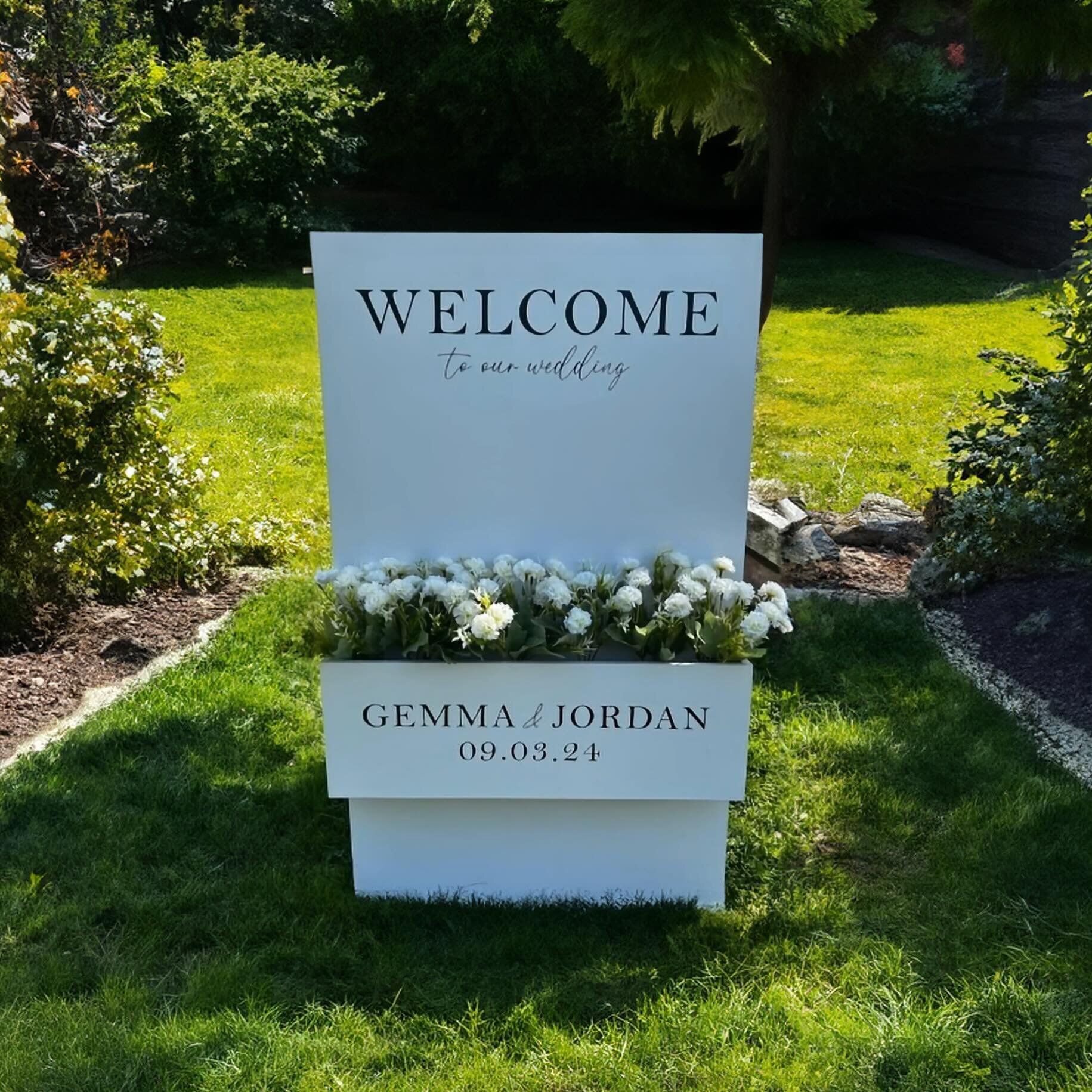 Congratulations to Gemma &amp; Jordan 💍 Custom Vinyl on our Flowerbox Sign ❤️