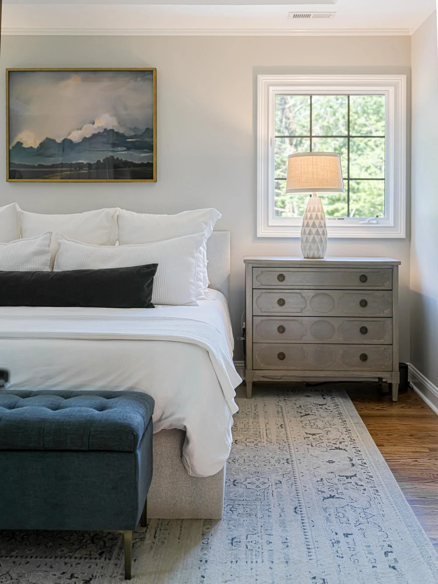 One of my favorite bedrooms - so much texture, coziness and charm without a bunch of extra decor. Proof that with good design, minimalist spaces can feel warm and inviting ✨

📸 by @ryantheedephotography 
#ashevilleinteriordesign