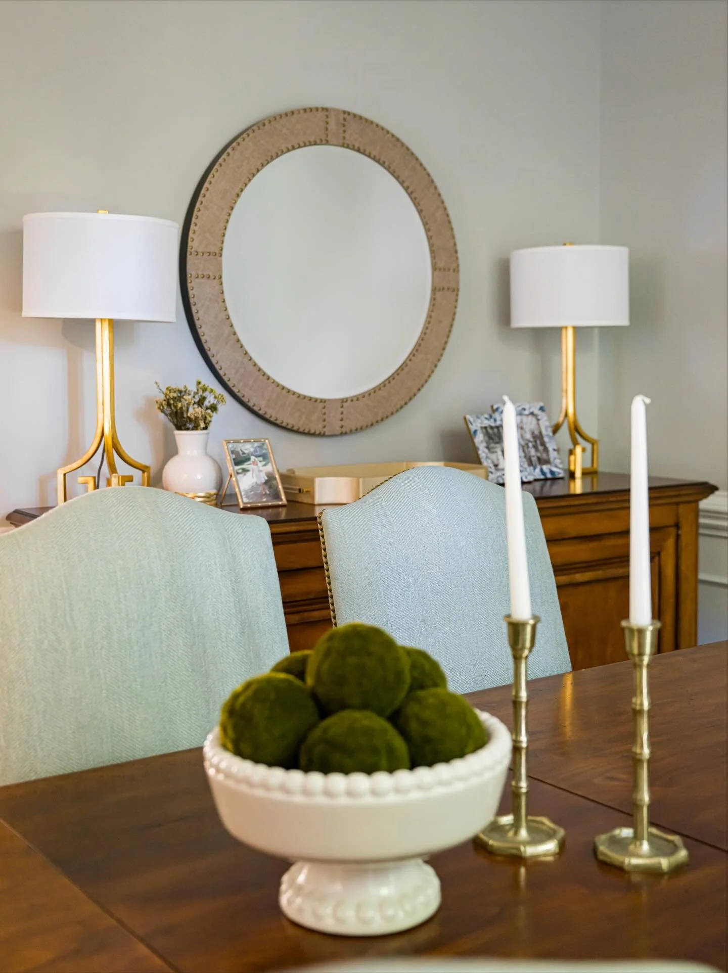 The sweetest formal dining room that has lots of family moments and charm sprinkled in ✨

#ashevilleinteriordesign 
📷 by @ryantheedephotography