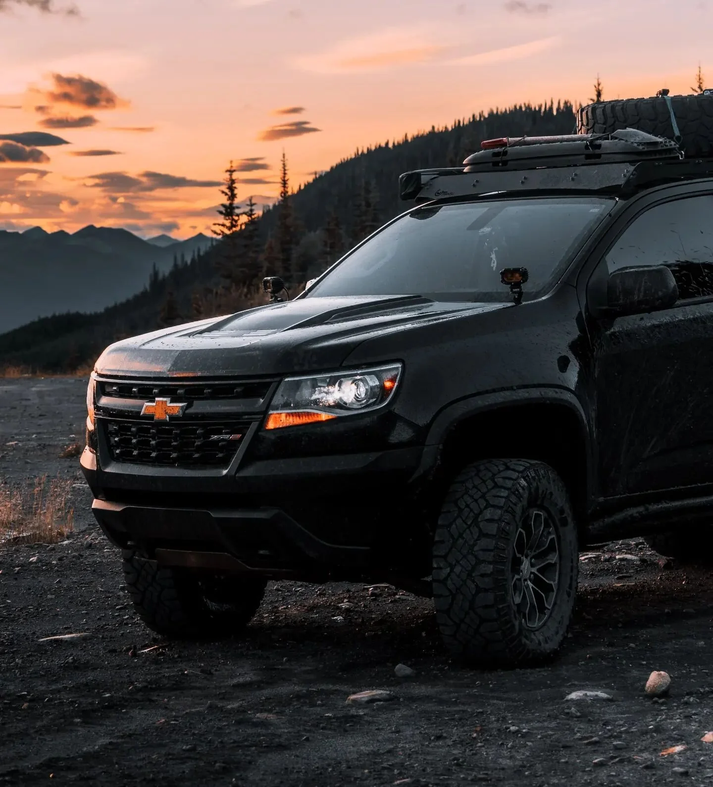 Reminiscing of driving up mountains while im stuck with my lame rental car 
.
.
.
.
#yegshooters
#yeg #yegphotographer #780tuners #overlanding #coloradozr2 #zr2 #alberta #carphotography #automotivephotography #trucksoffinstagram
