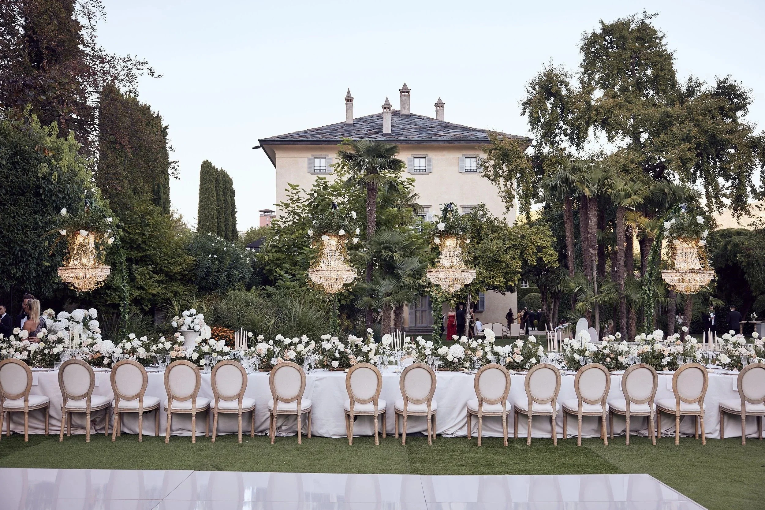 imgi_156_HR_MandB_LostinLove_wedding1468.jpg