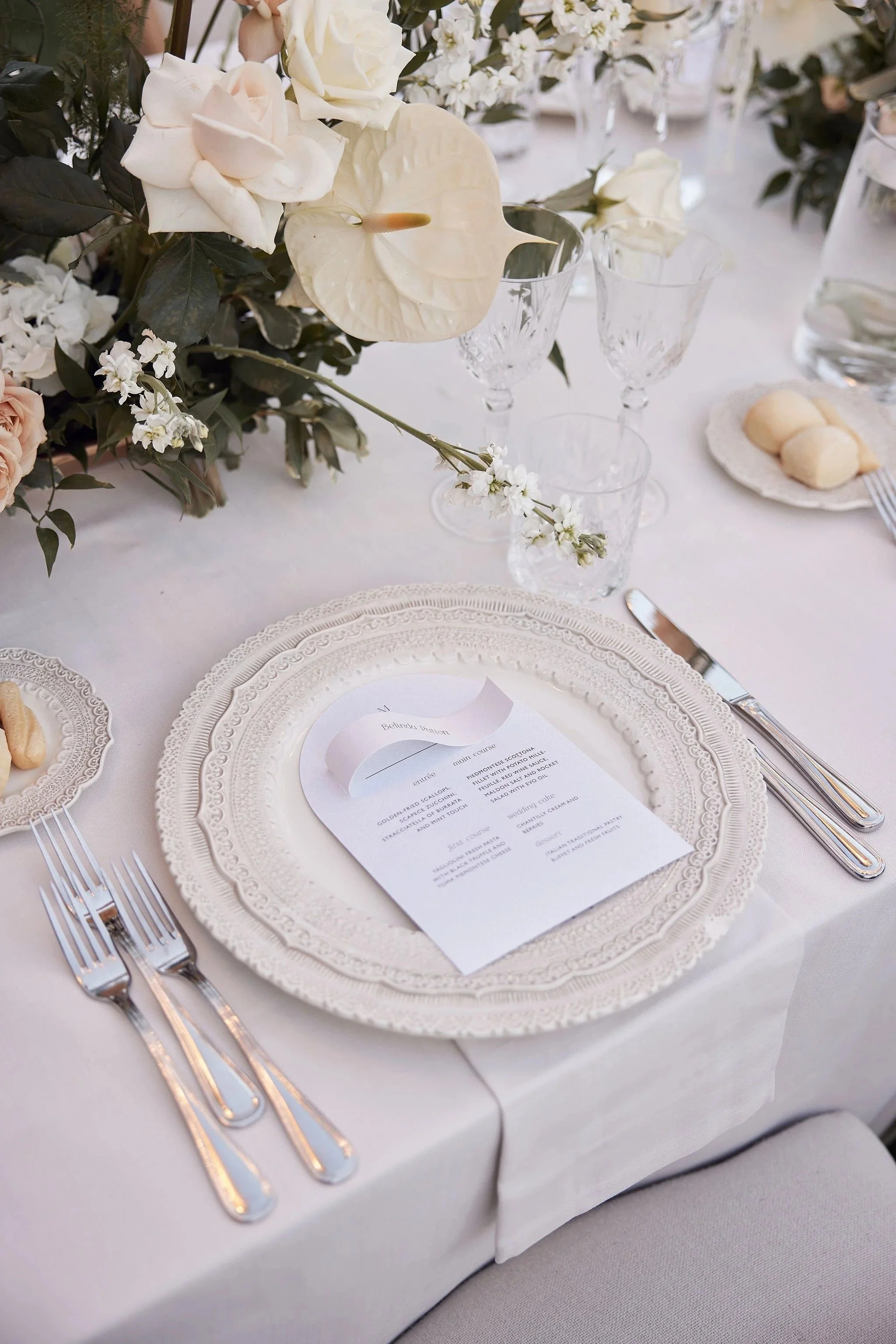 imgi_155_HR_MandB_LostinLove_wedding819.jpg