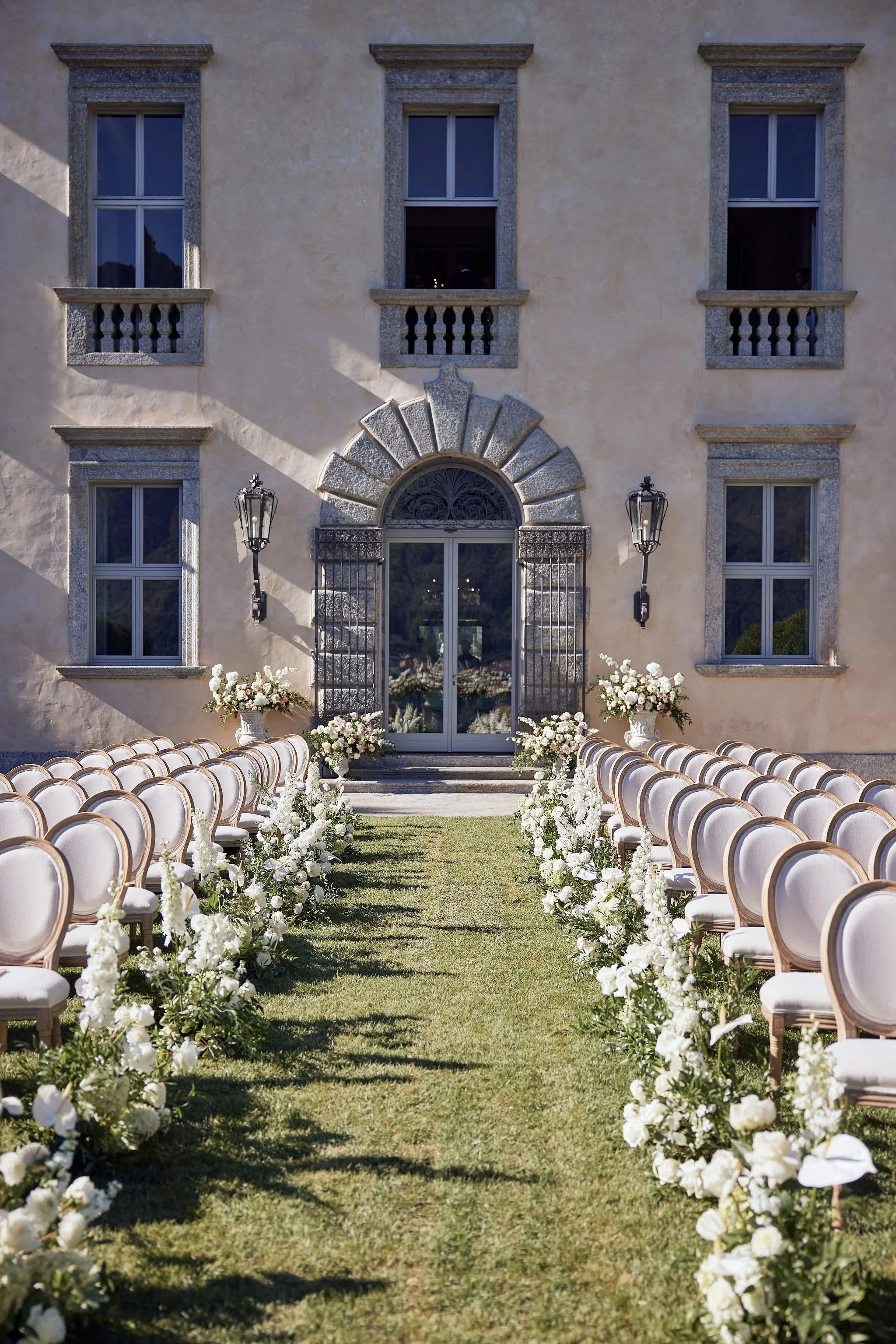 imgi_81_HR_MandB_LostinLove_wedding206.jpg
