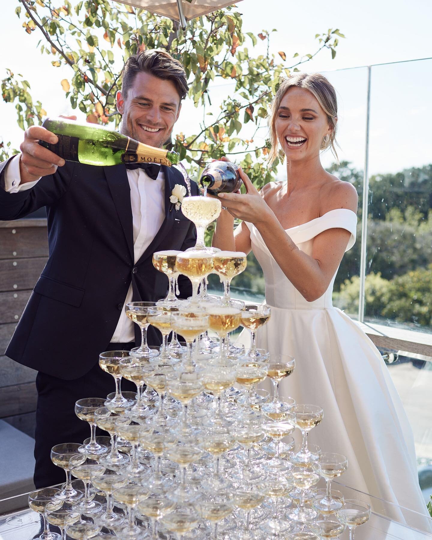 Moments like these 🥂🤍

@brookehogan @mylespitt @thenuptialcollective @tobitobi.co @nataliedrumcelebrant @hotelsorrento_ @steven_khalil @josuefilms @cassandralusi_mua @chantellebaker @voguebridesaustralia @gcalombaris @the_petalproject @moetchandon 