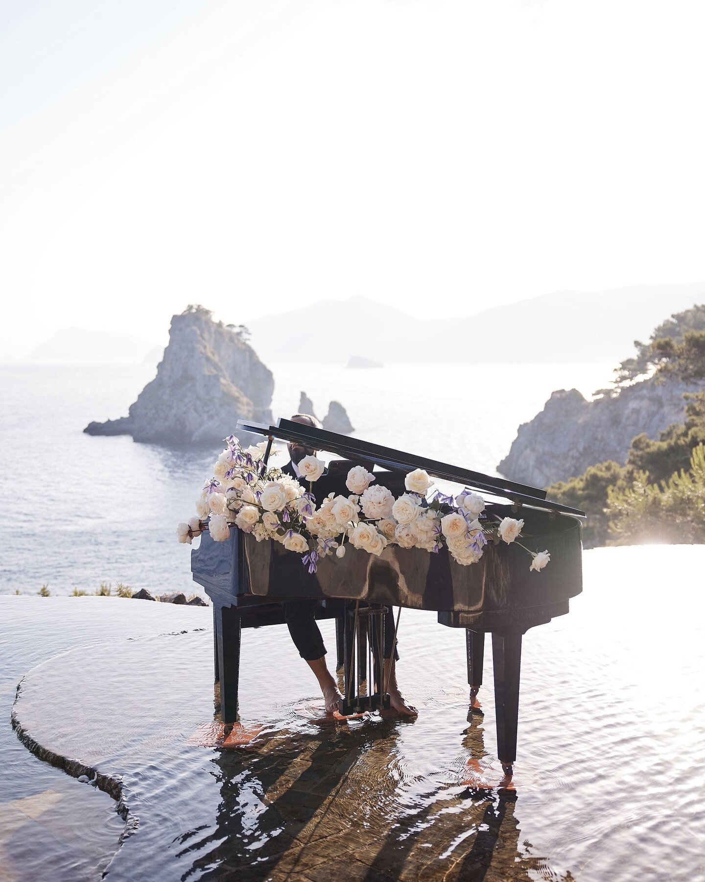 We couldn&rsquo;t think of a more picturesque location to celebrate love than overlooking the Amalfi Coastline from the exclusive Li Galli island 🤍

Bride | @ellaspittal 
Photographer | @lostinlove_photography 
Planner | @emmaevents 
Videographer | 