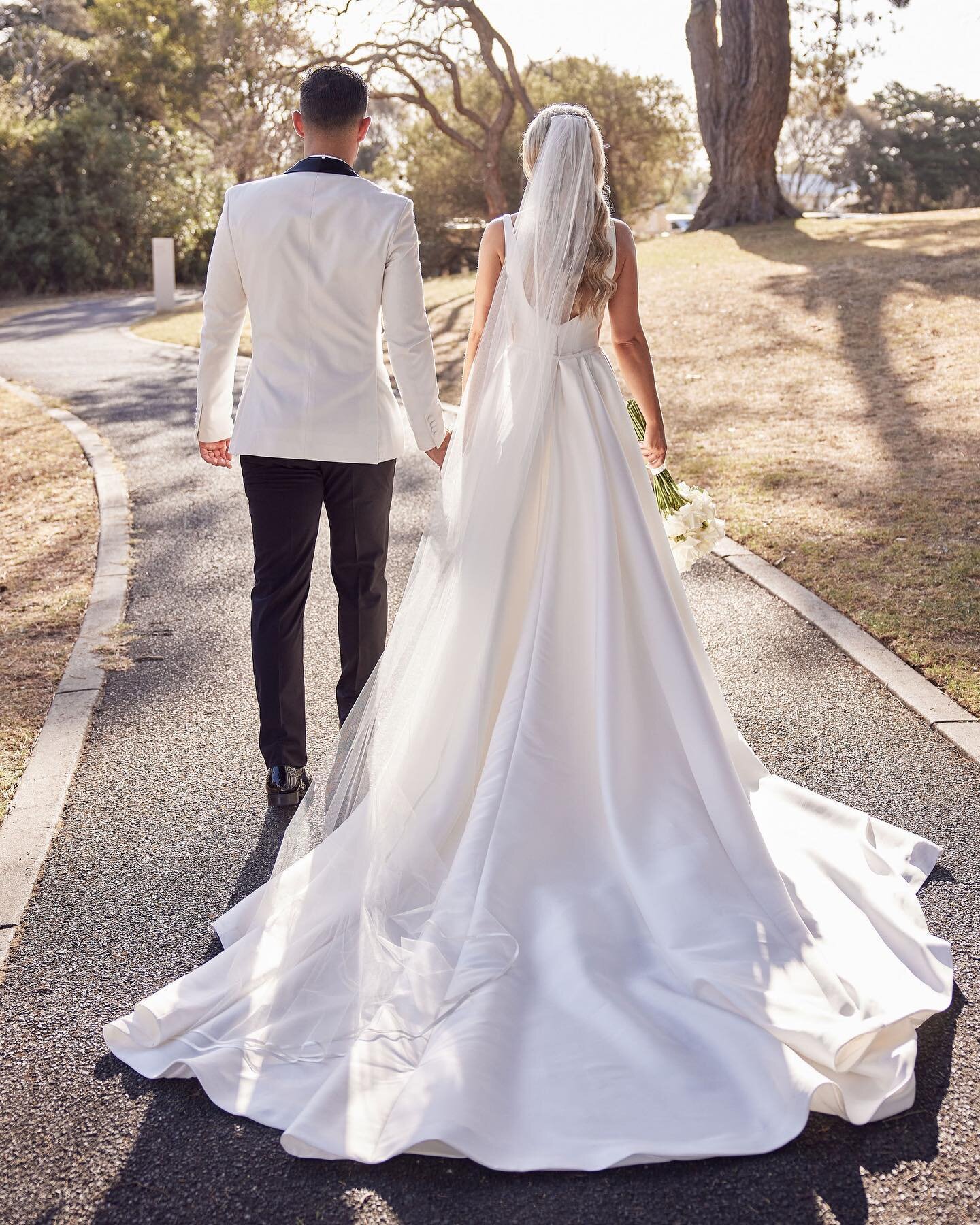 Dani + Alex 🤍 

Venue | @thecontinentalsorrento 
Wedding Videographer | @duuet
Wedding Dress | @raffaelciucabridal
Celebrant | @weddingsbyjess
Florist | @poppyculture_hq
Makeup Artist @suzyselamakeup
Hair stylist: @tonic.makeup.hair
Bakery | @bakedb