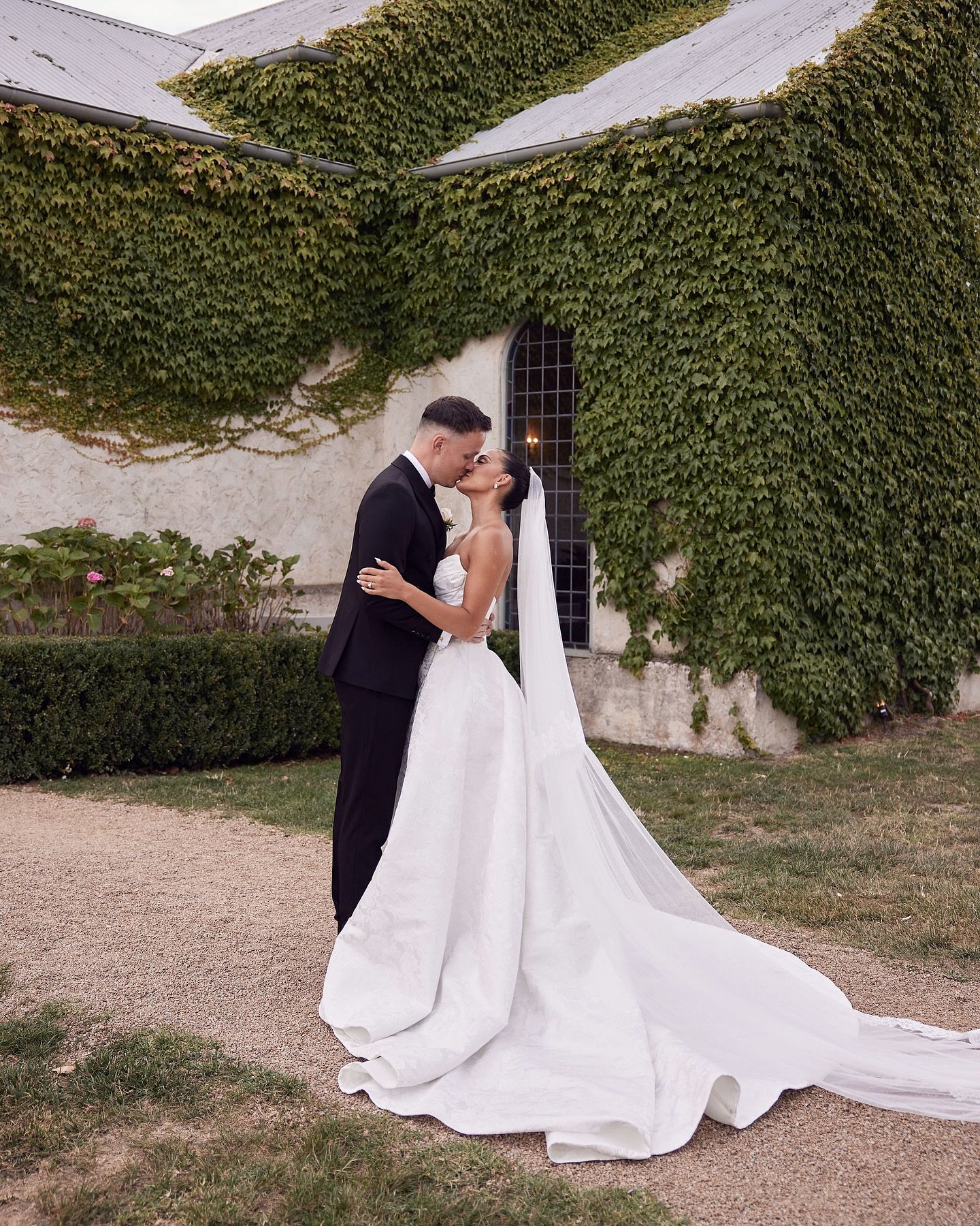 Fleur + Jackson&rsquo;s romantic @stonesoftheyarravalley wedding 🤍 We adored Fleur in her insanely beautiful @pallascouture gown adorned in roses 🏹

Bride + Groom | @fleurcaspersz @jackson_caspersz 
Photographer | @lostinlove_photography
Dress | @p