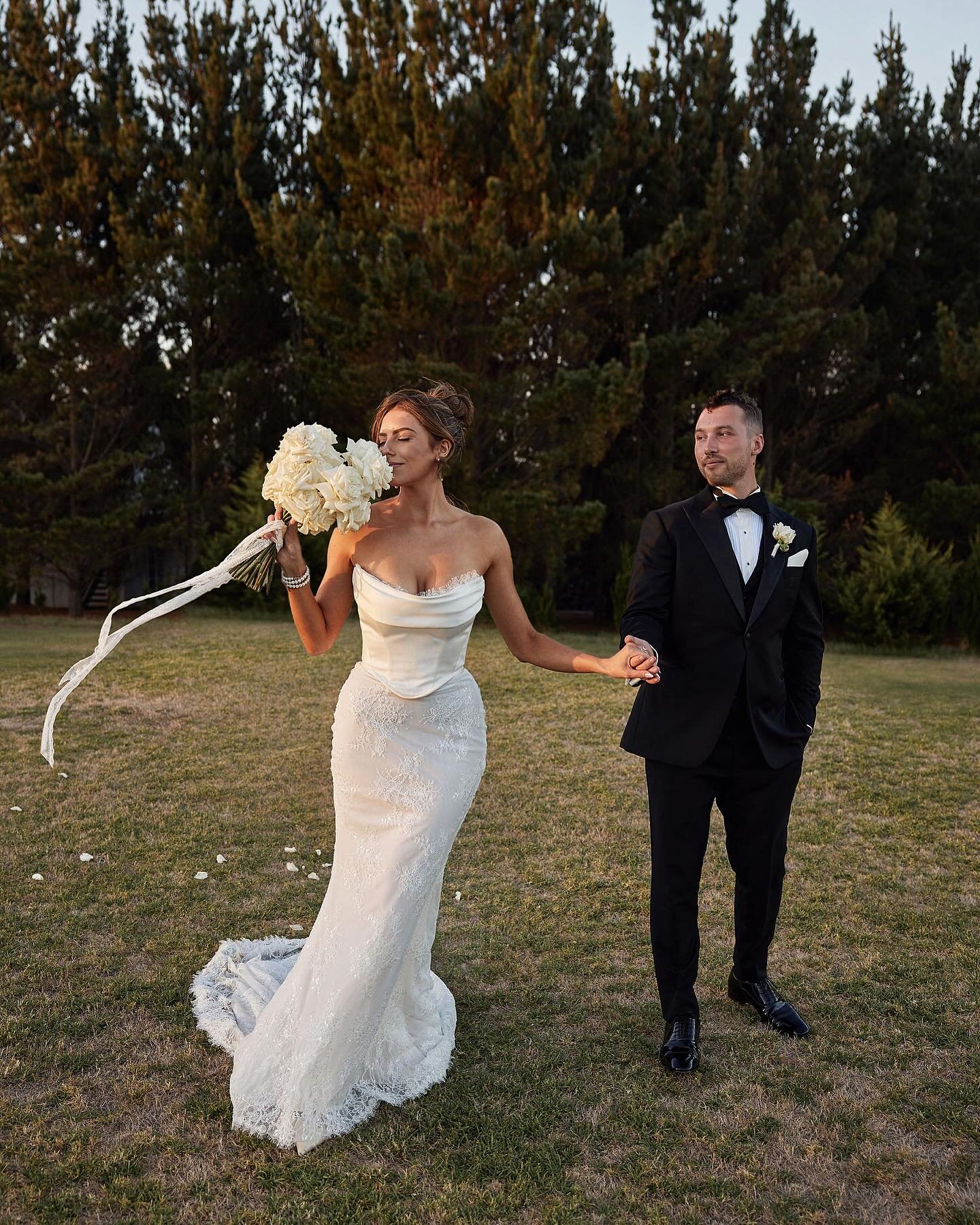 Sweet sunset moments with Shantelle + Kyle 🫶🏼
 
@campbellpointhouse 
@weddingsofdesire 
@lostinlove_photography (photo + content) 
@flowersstgermain 
@nataliedrumcelebrant 
@moonandbackco 
@claramakeupartistry 
@evanblitsashair 
@champerycouture 
@