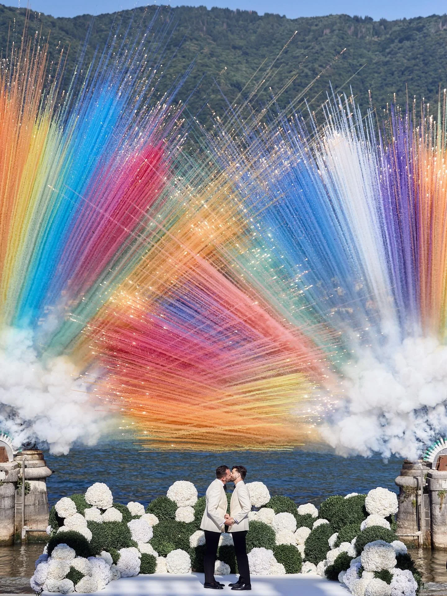 ICONIC 🌈 Chris + Andrew&rsquo;s colourful first kiss moment at the incredible @villaerbaofficial overlooking Lago Di Como. Loved every minute of photographing this day and these two beautiful humans 🙌🏼 

Groom + Groom | Chris + @la_sala 
Venue | @