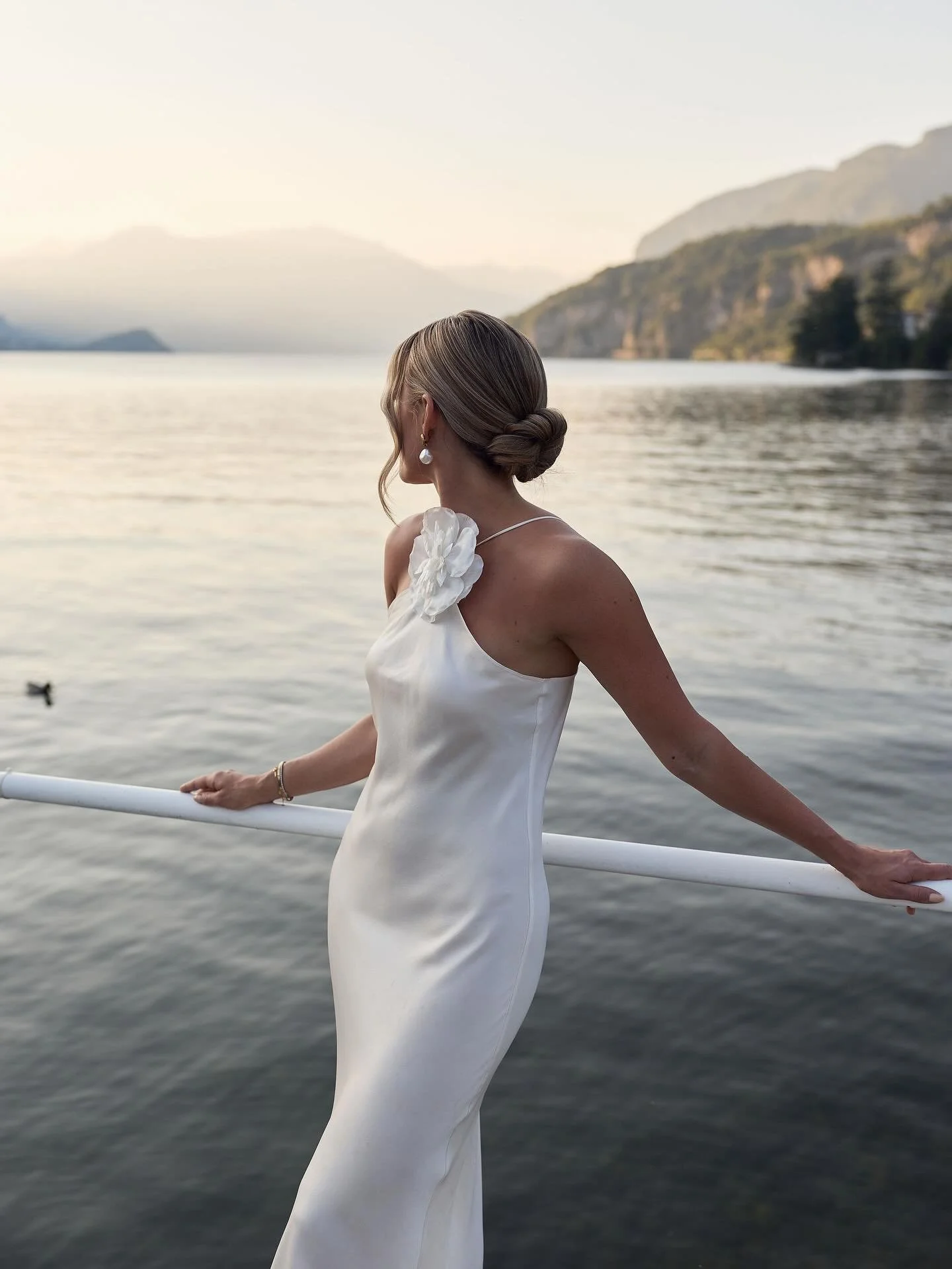 Relaxed lake side welcome dinner with the gorgeous Jolin + Jonathan 🤍

Bride + Groom | @jolinholmgren + Jonathan 
Planner | @weddingboxlakecomo
Photographer | @lostinlove_photography 
Venue | @villalarioresort
Furniture | @oo39events
Music | @bdm.we