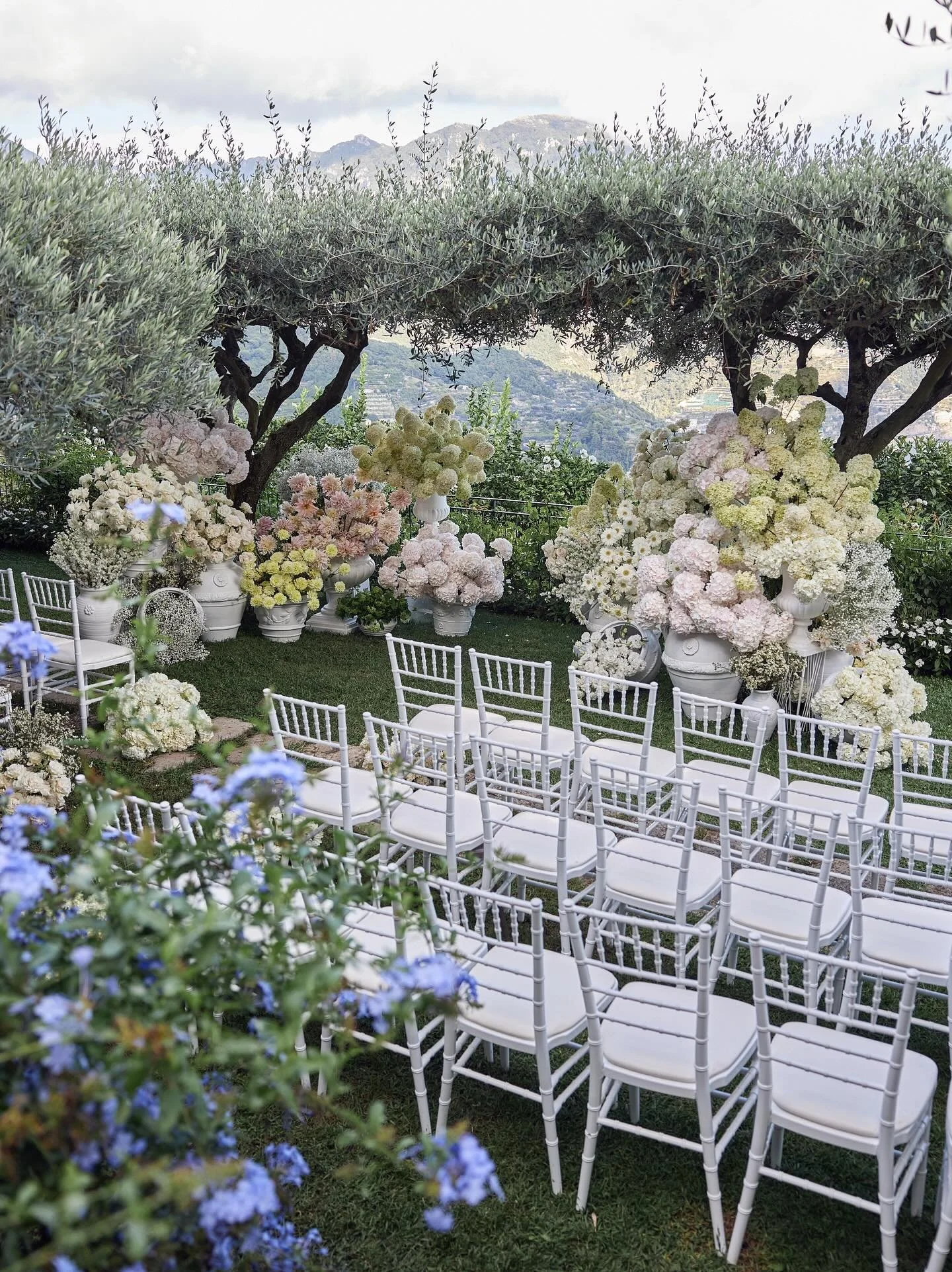 Lauren + Harry exchanged vows under the olive grove, surrounded by plump hydrangeas and the iconic Amalfi coastline. The absolute dreamiest 🤍

Bride | @laurensawyers Groom | @harrypickard_ Venue | @belmondhotelcaruso  Planner | @mrssmithweddings Pho