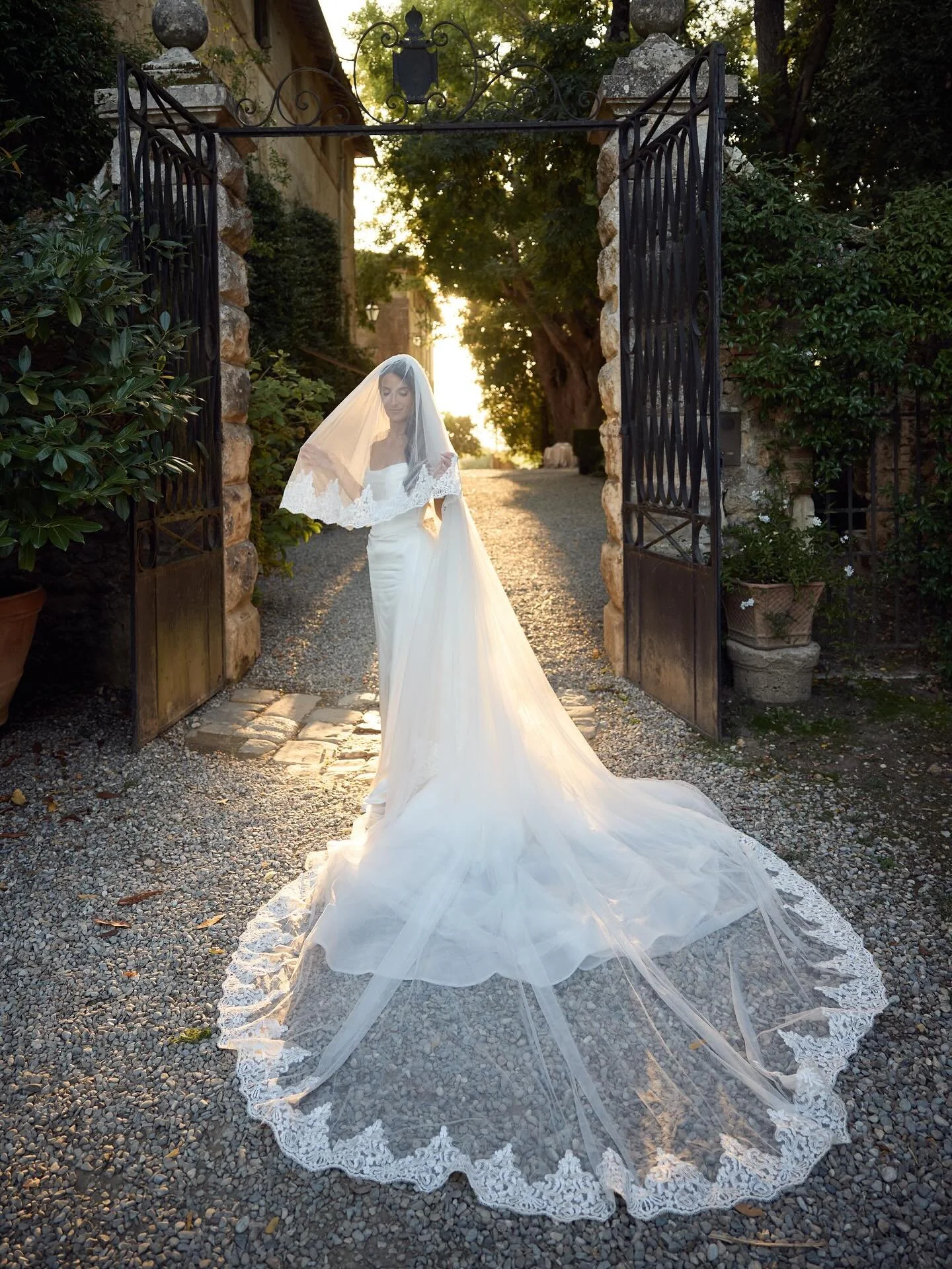 Lauren and Eric and their beautiful Tuscan wedding day will be forever in our hearts 🤍 

Venue | @borgostomennano 
Wedding Photographer | @lostinlove_photography
Wedding Planner | @Theweddingcare_cristinaditta
Florist | @jardindivers
Videography | @