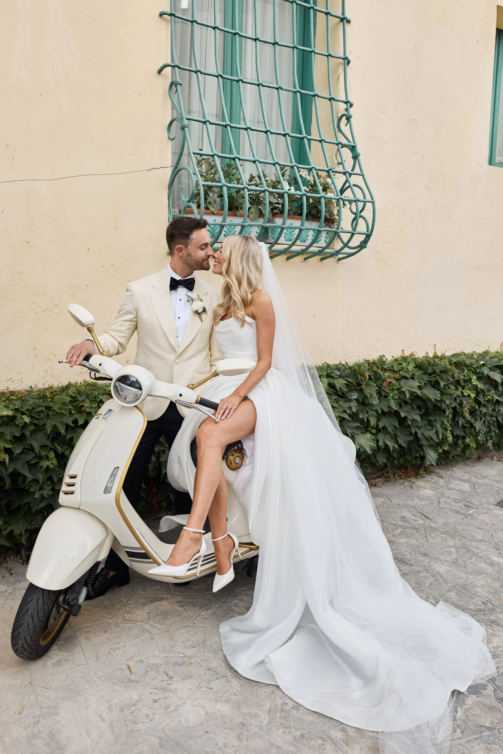 web_043AshandAsh_BelmondCaruso_LostInLovePhotography_wedding_0777.jpg