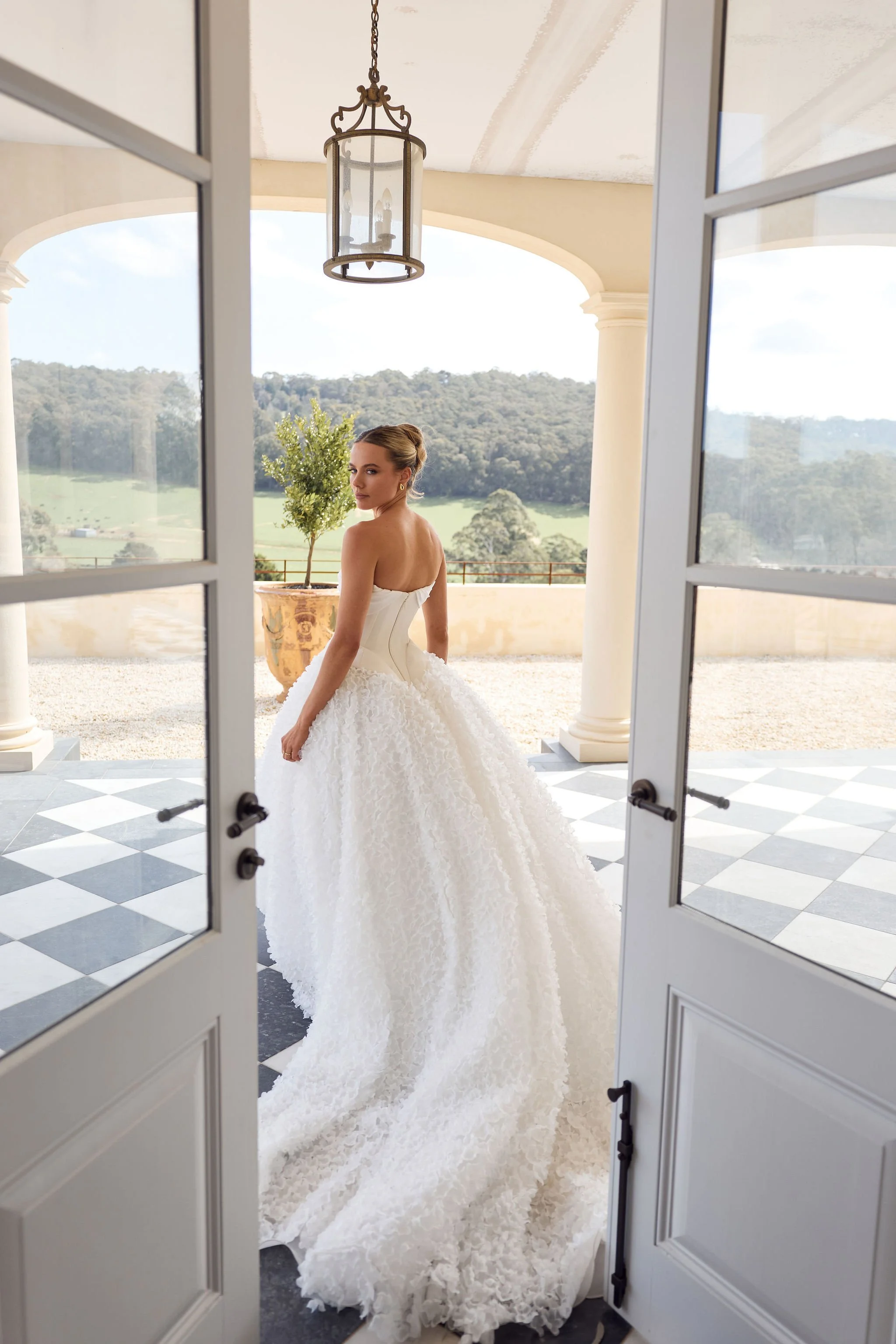 Girl Waiting | A Modern Bridal Editorial