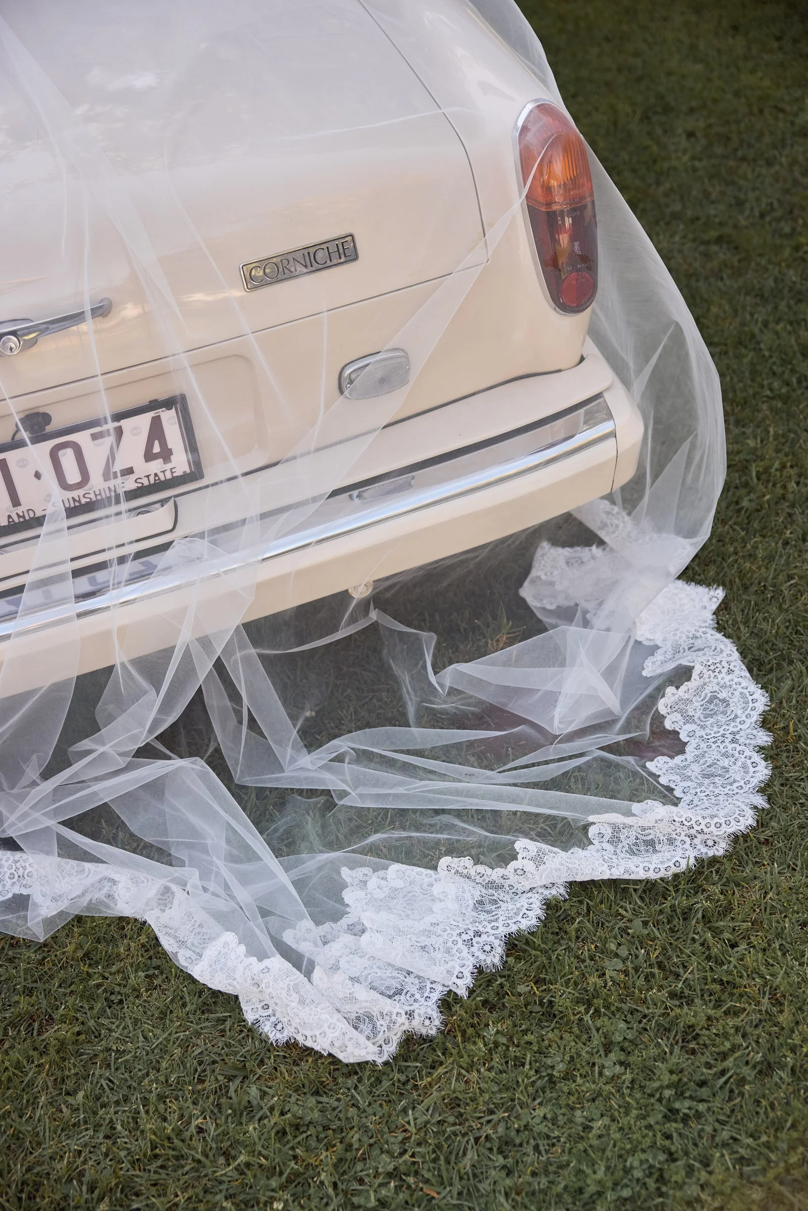 web_038BrittanyandLiam_LostinLovePhotography_TidesByronBay_wedding_express_26.jpg