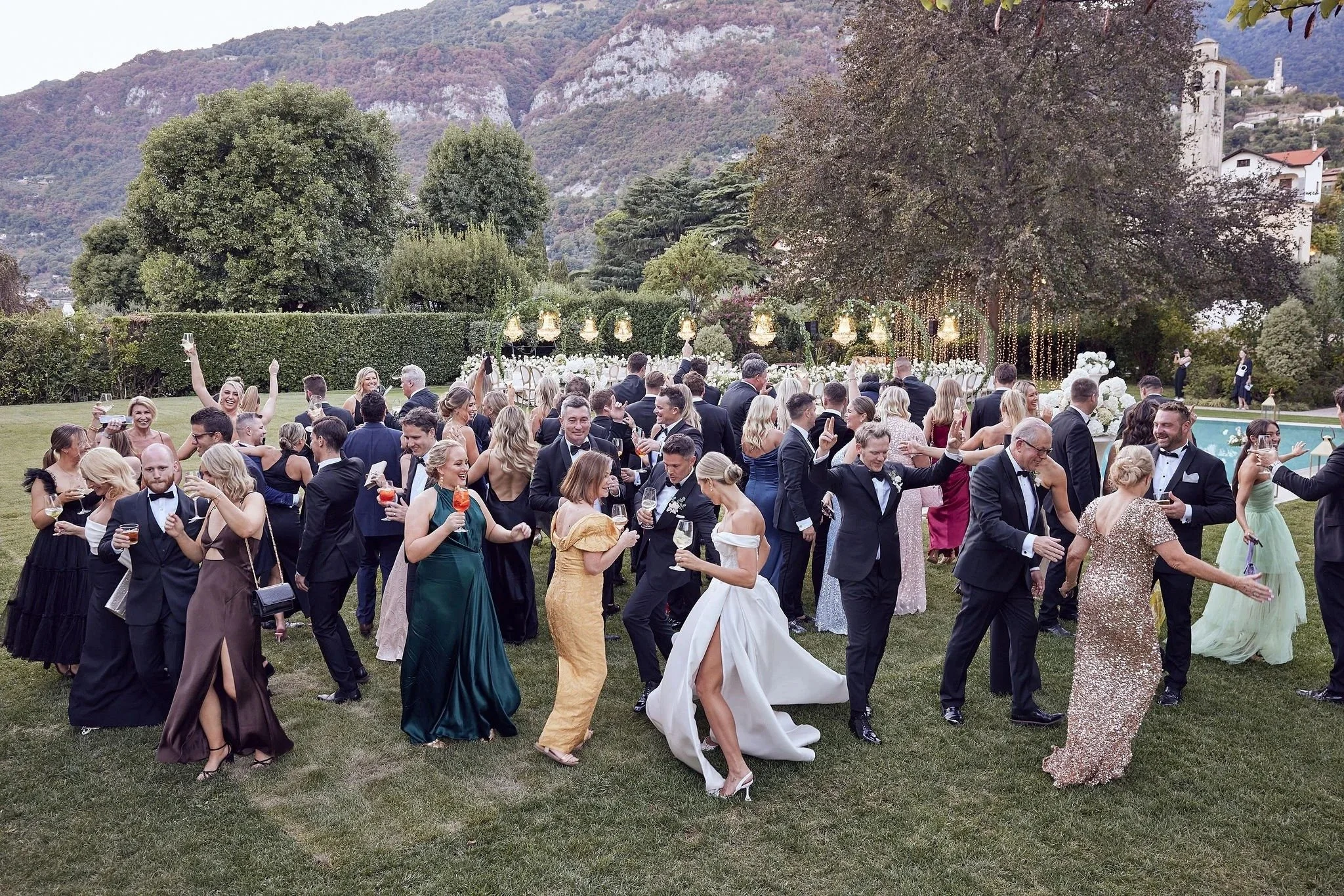 imgi_140_HR_MandB_LostinLove_wedding742.jpg