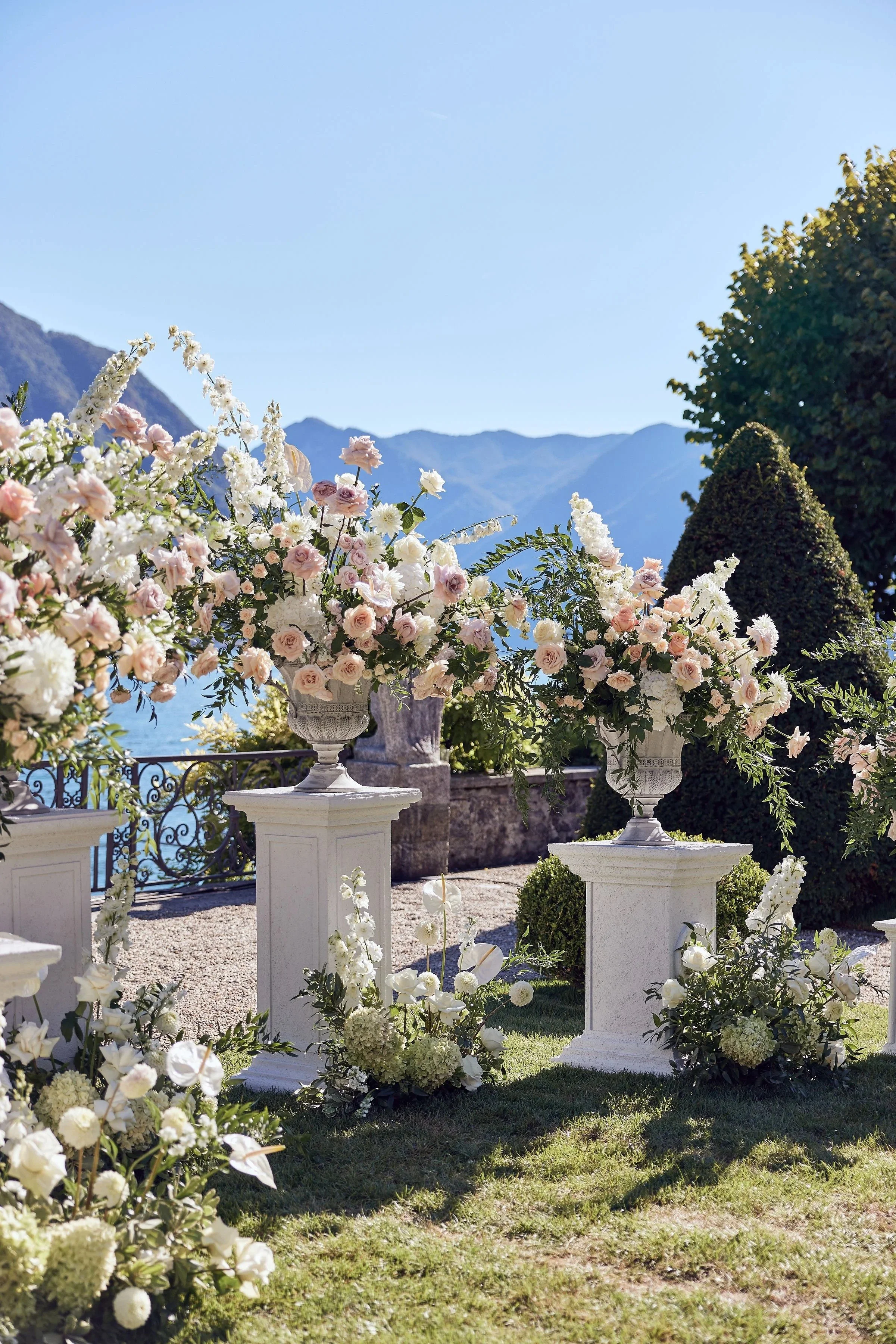 imgi_80_HR_MandB_LostinLove_wedding1374.jpg