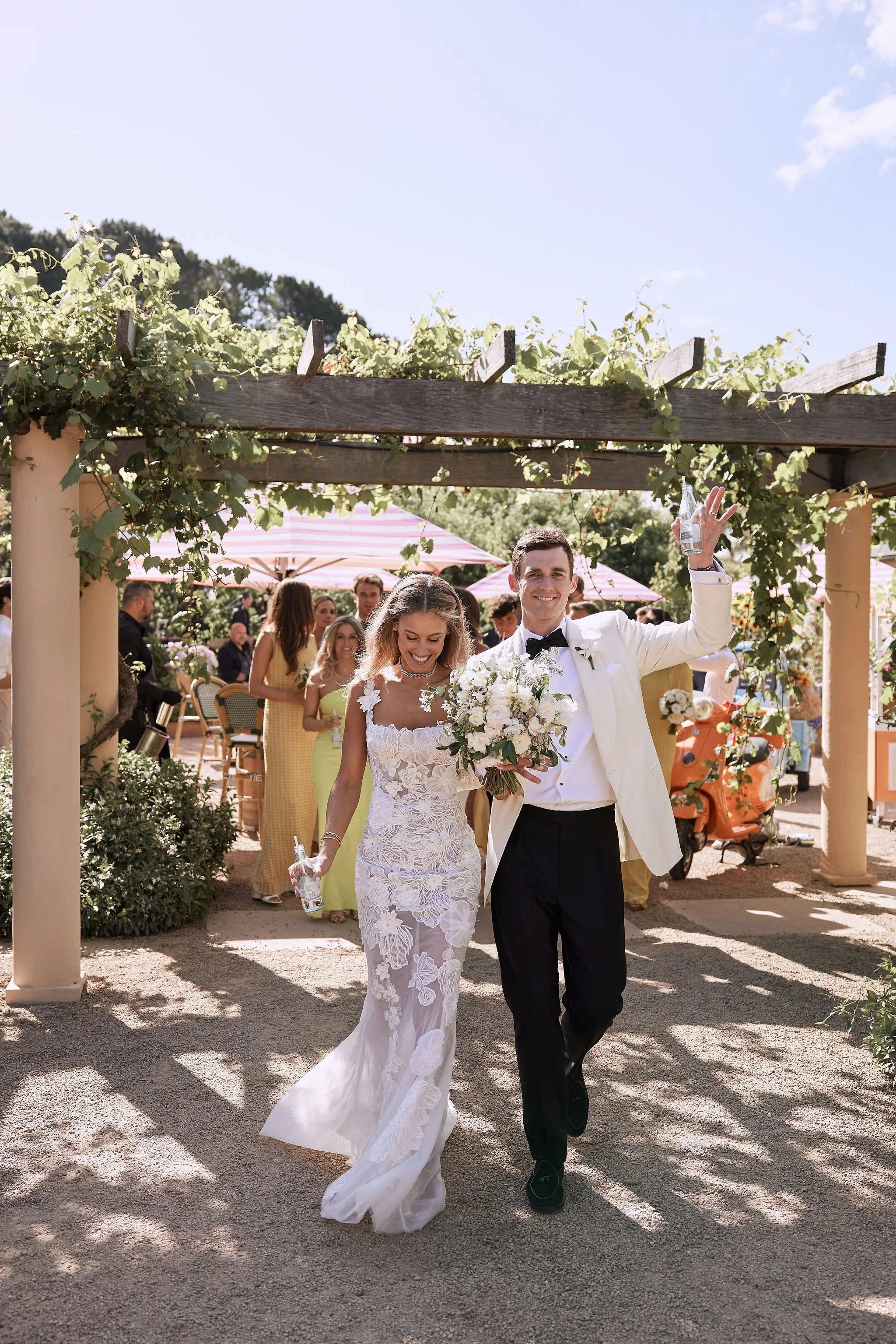 imgi_92_HR_SandH_LostinLove_wedding522.jpg