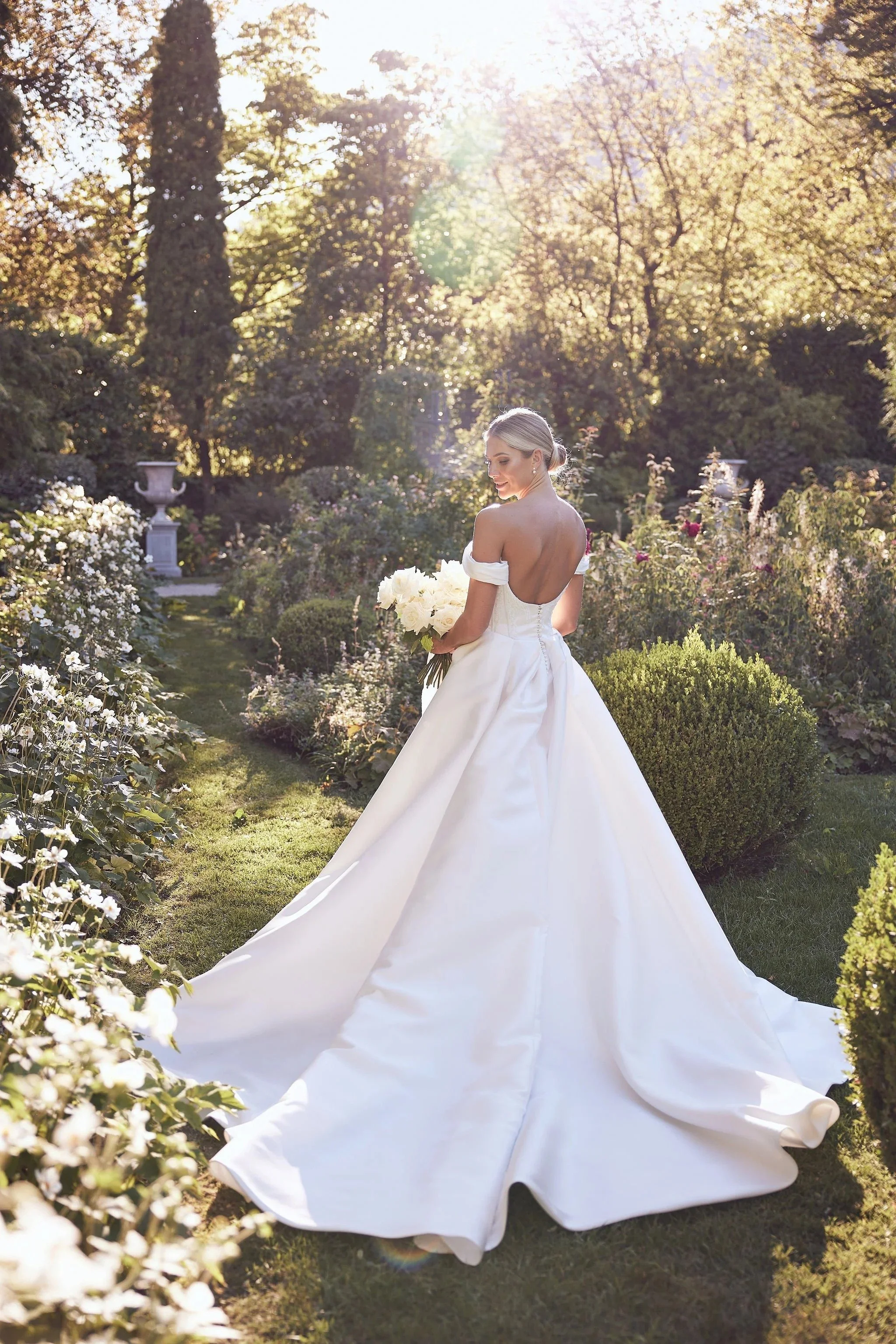 imgi_112_HR_MandB_LostinLove_wedding527.jpg