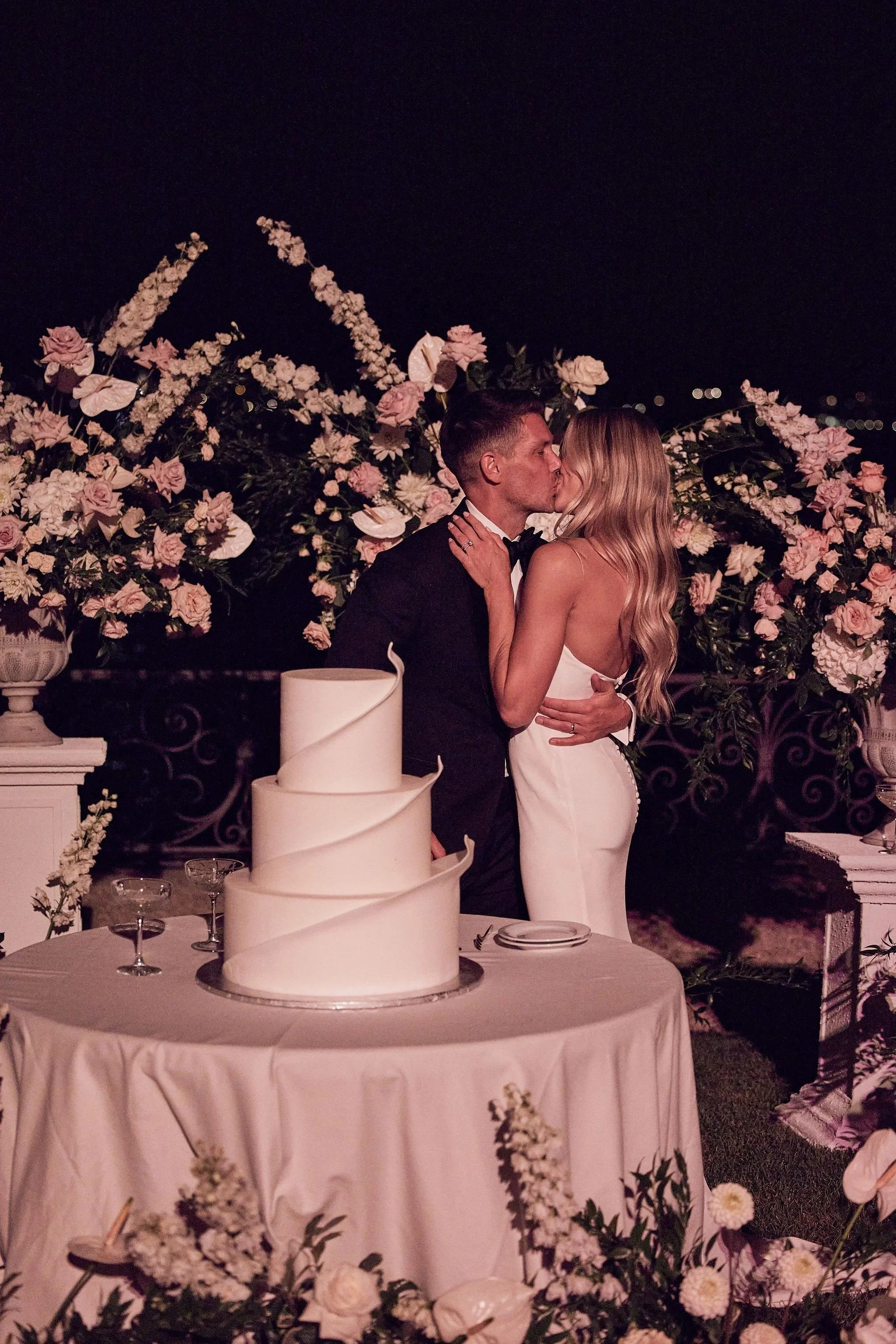 imgi_187_HR_MandB_LostinLove_wedding1135.jpg