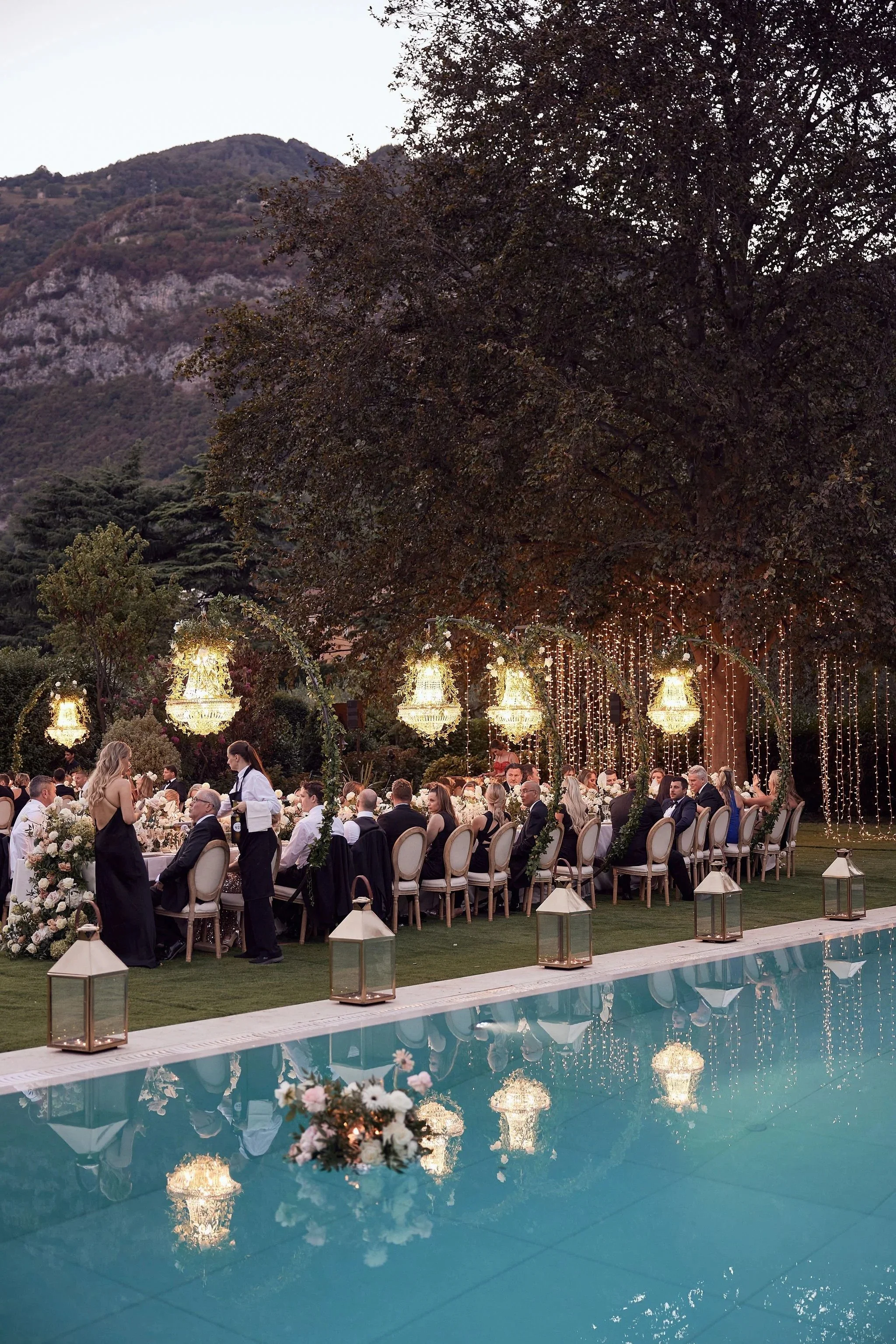 imgi_162_HR_MandB_LostinLove_wedding859.jpg