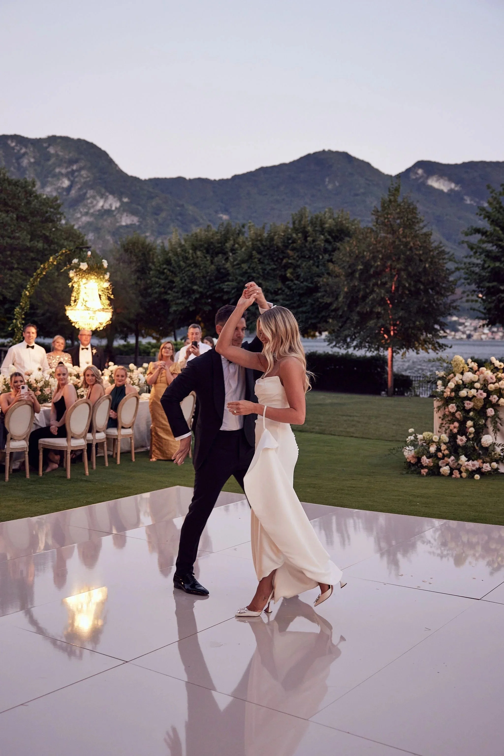 imgi_168_HR_MandB_LostinLove_wedding910.jpg
