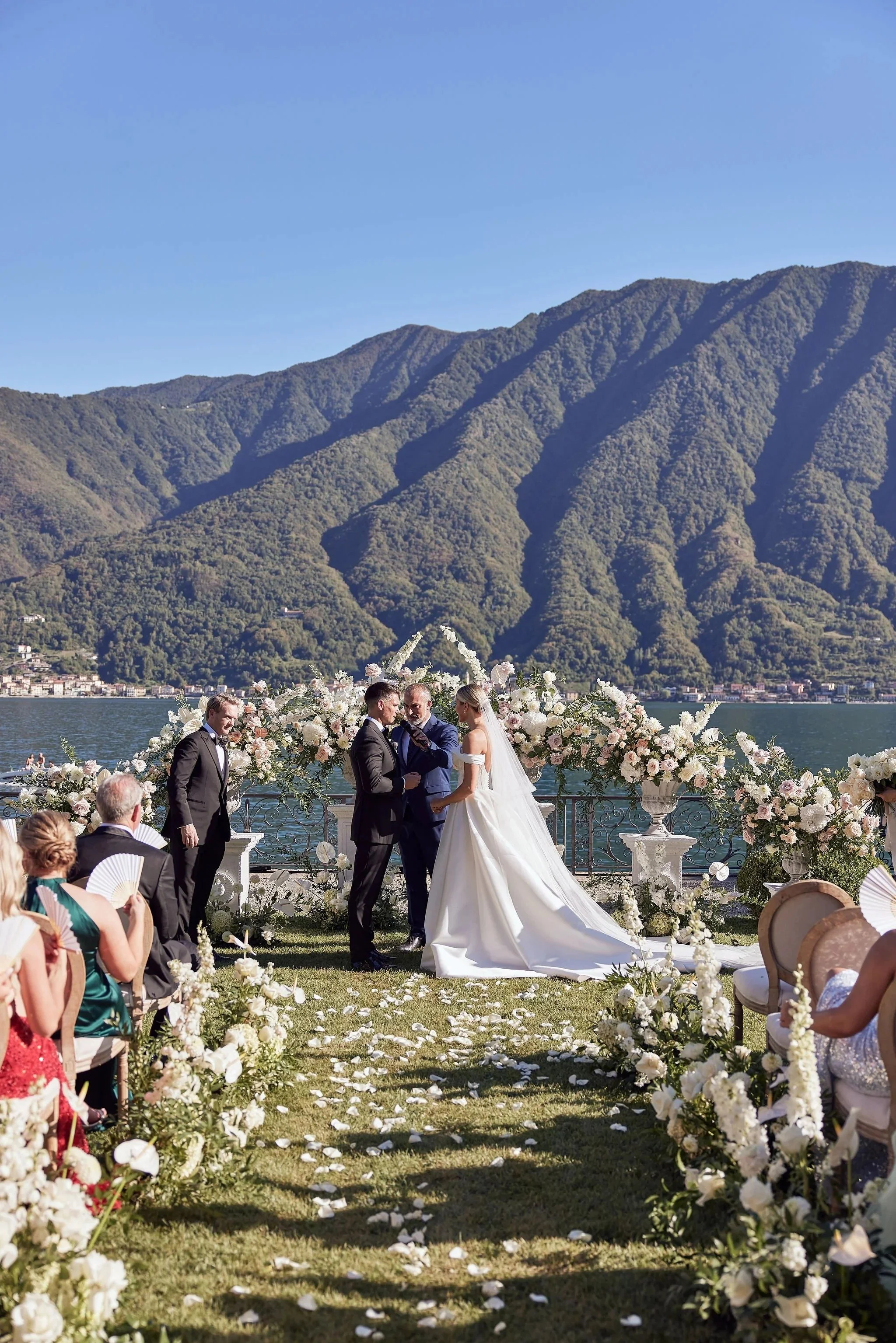 imgi_98_HR_MandB_LostinLove_wedding342.jpg