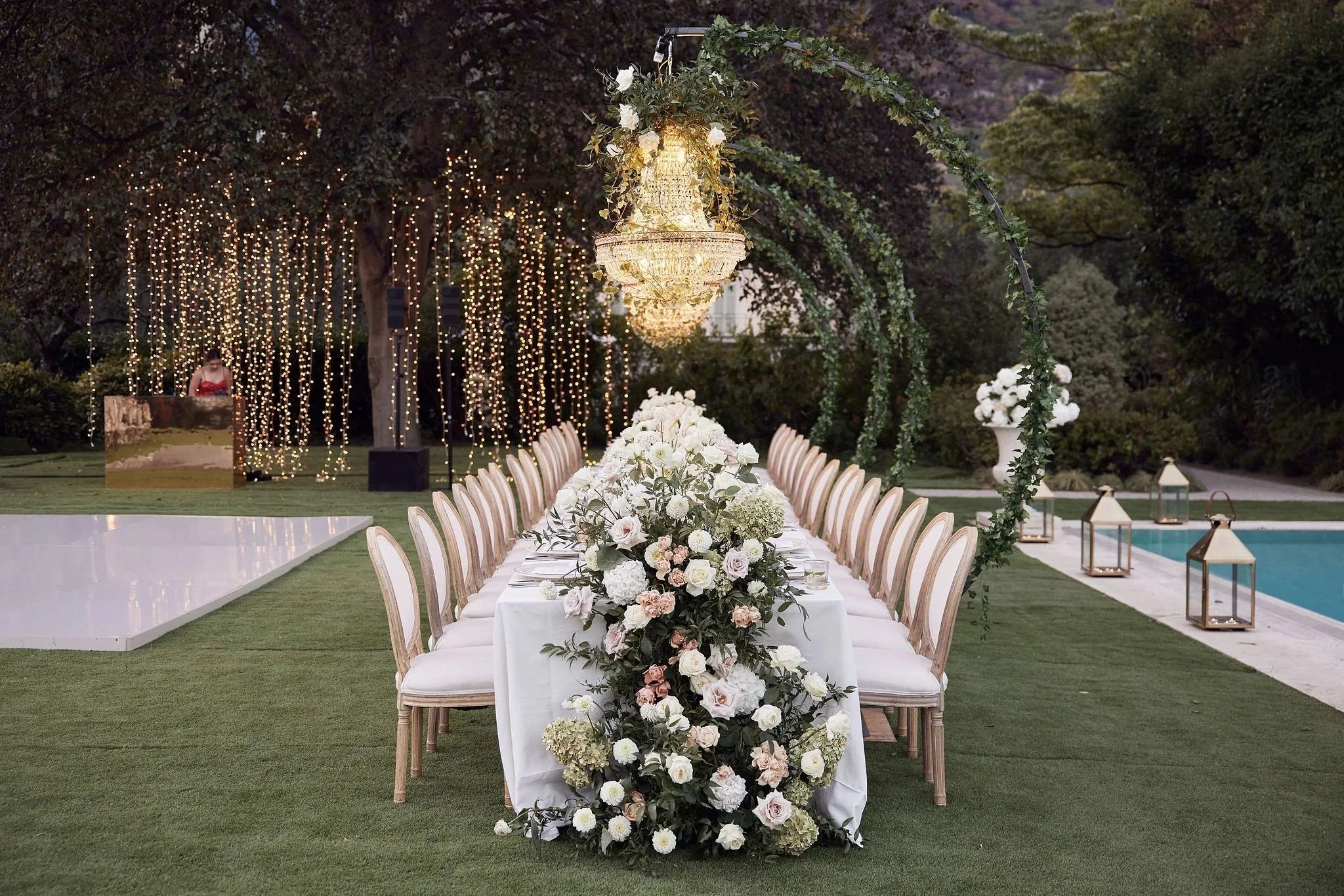 imgi_157_HR_MandB_LostinLove_wedding820.jpg