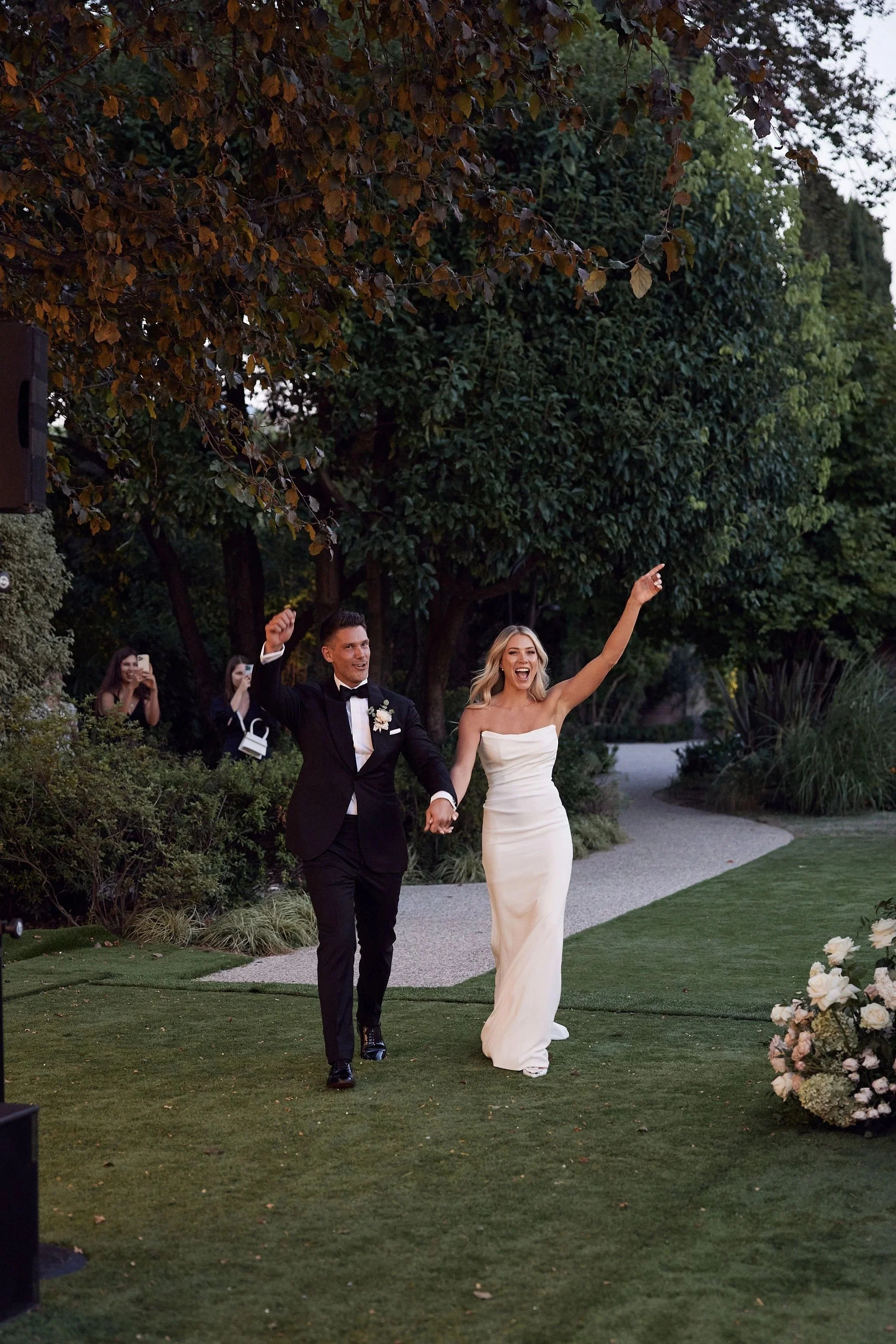 imgi_163_HR_MandB_LostinLove_wedding870.jpg