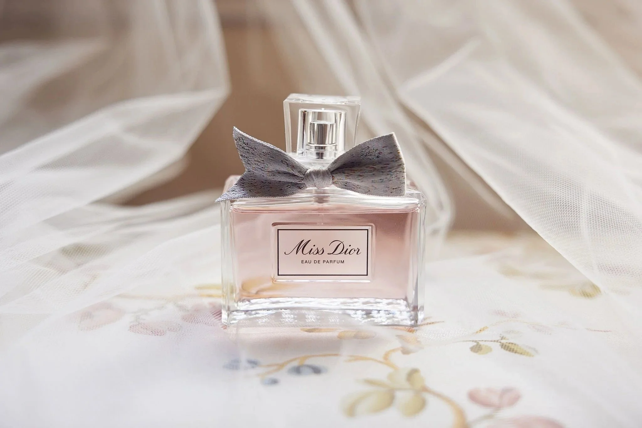 imgi_41_HR_MandB_LostinLove_wedding5.jpg