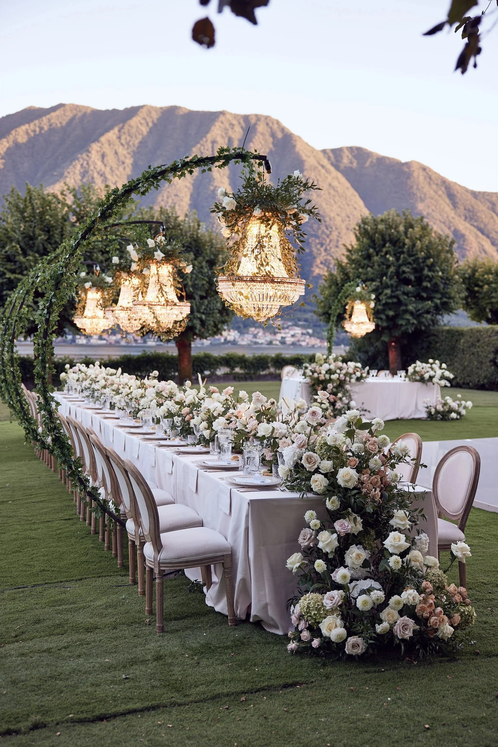 imgi_151_HR_MandB_LostinLove_wedding812.jpg