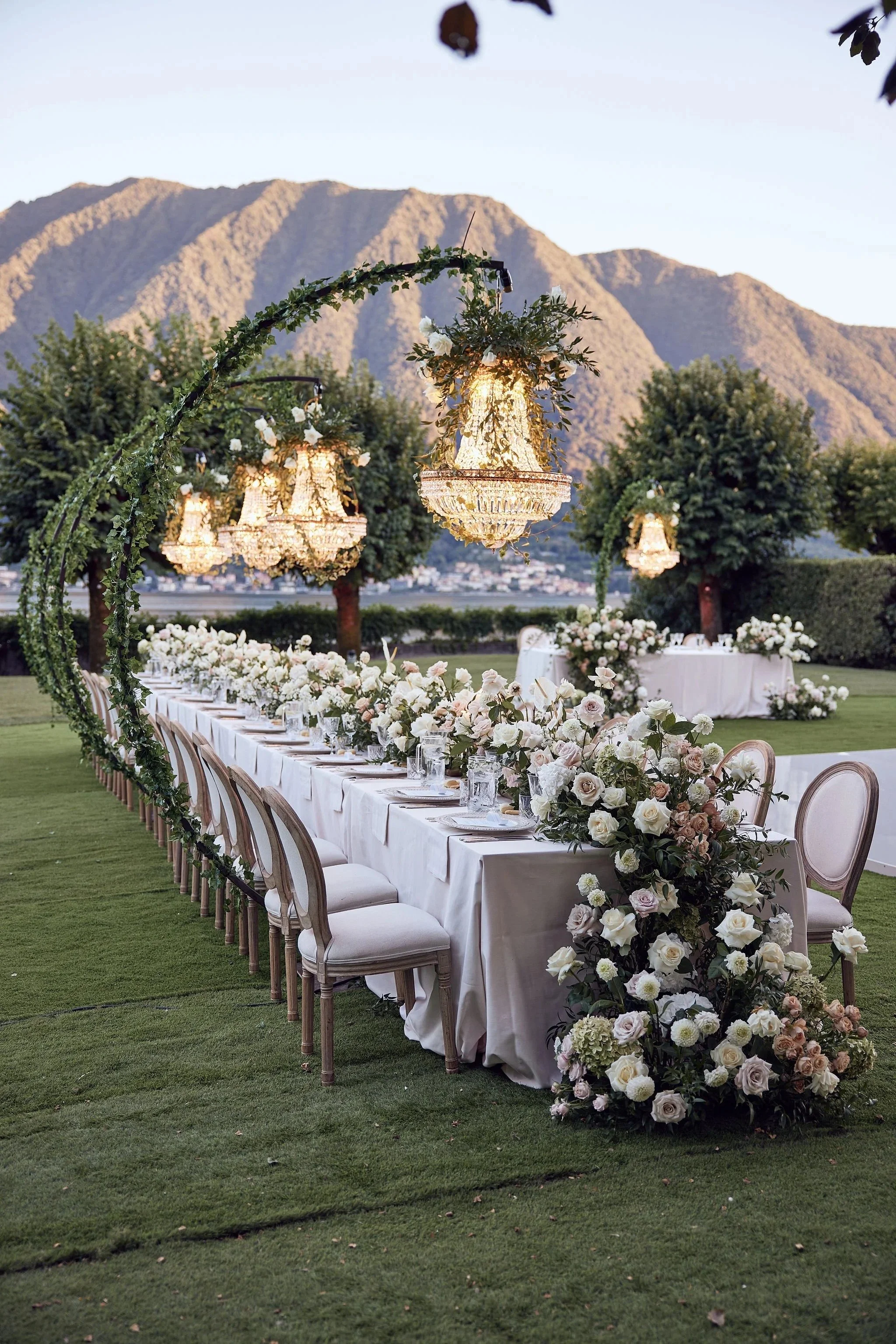 imgi_154_HR_MandB_LostinLove_wedding817.jpg