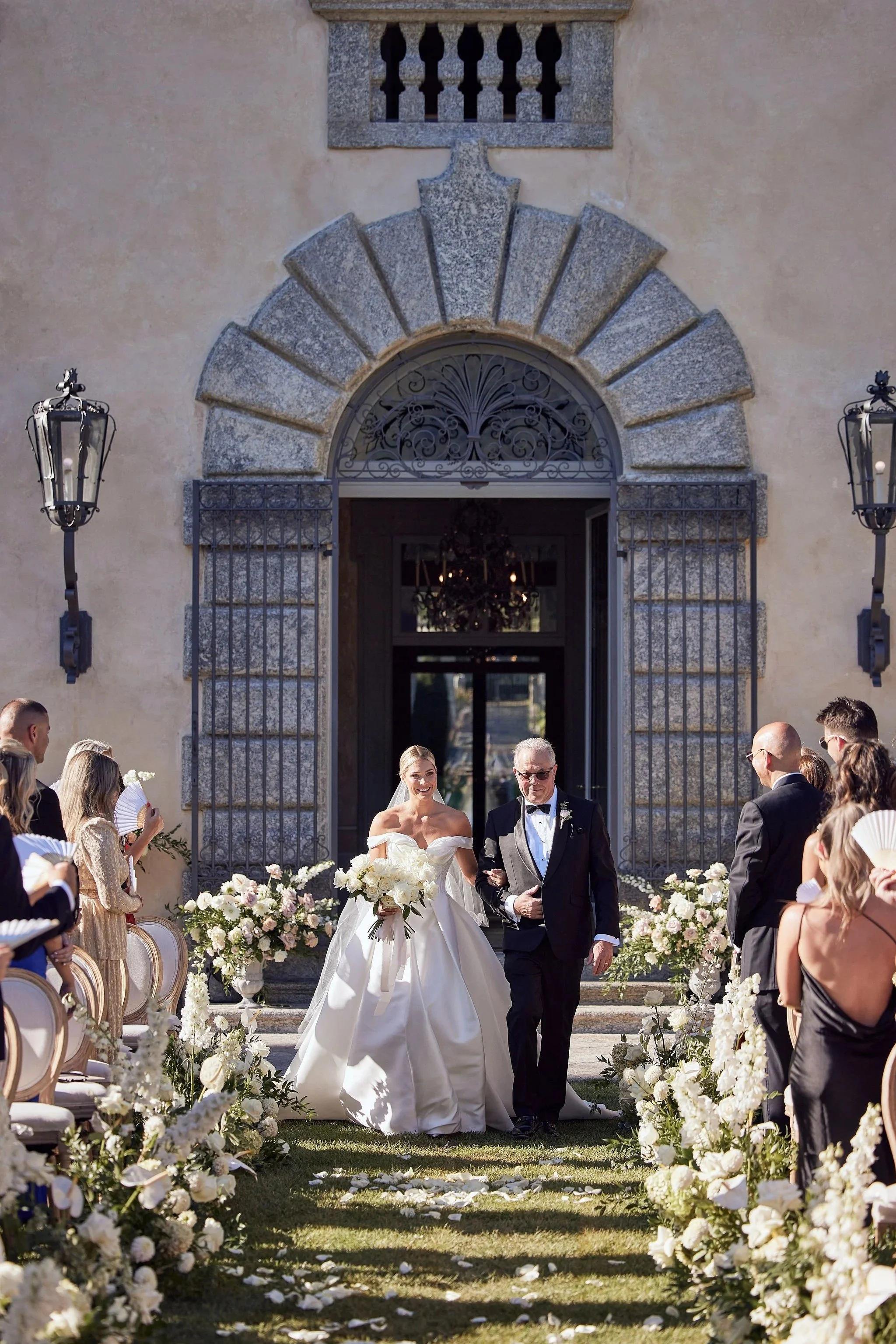 imgi_94_HR_MandB_LostinLove_wedding281.jpg