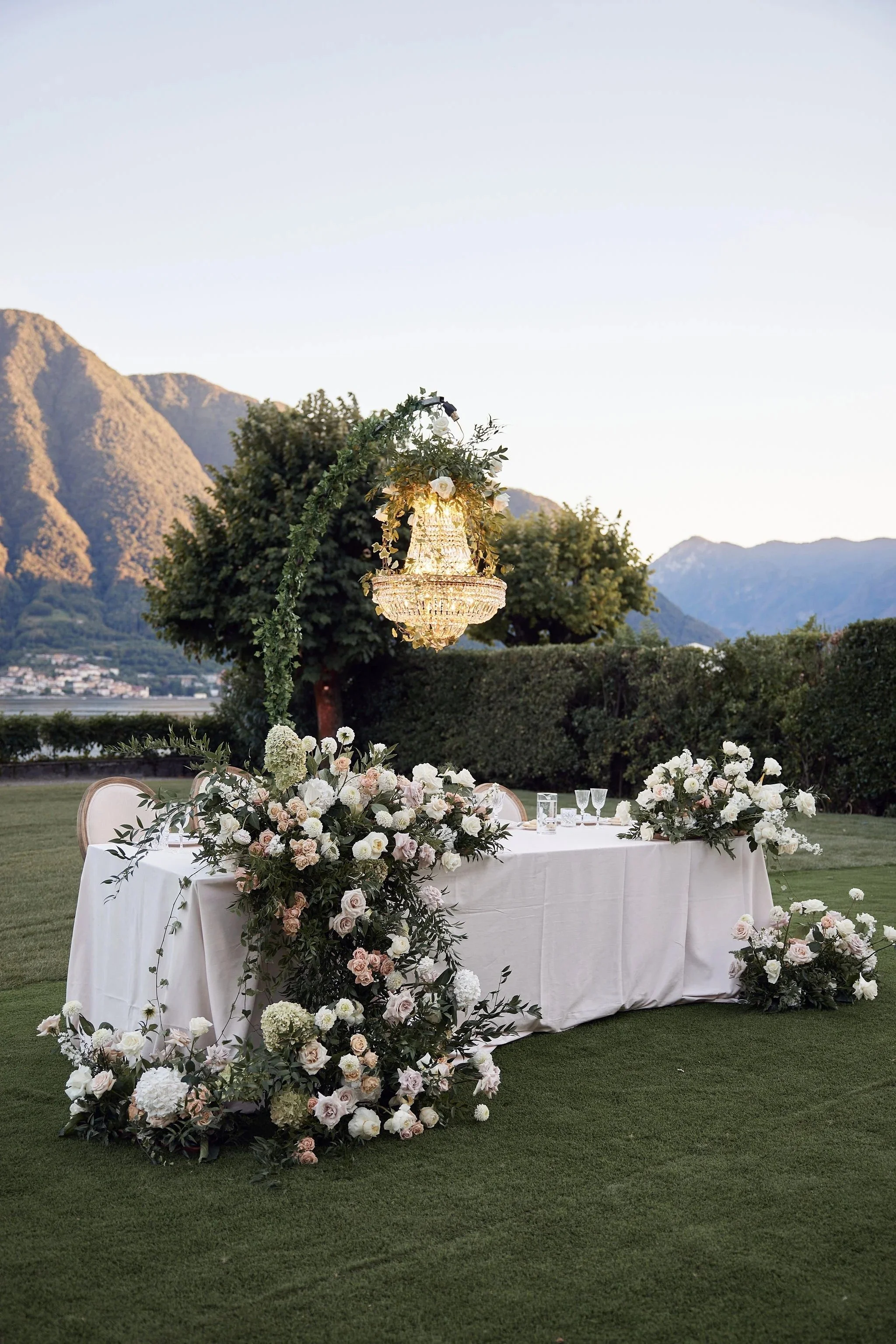 imgi_152_HR_MandB_LostinLove_wedding815.jpg