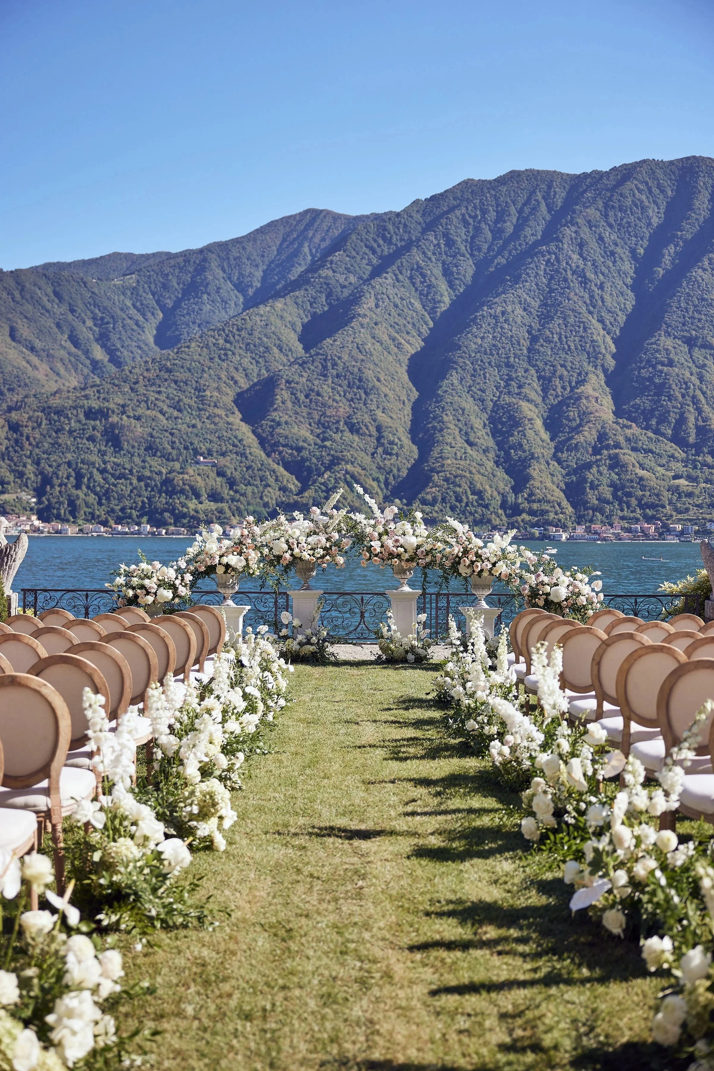 imgi_79_HR_MandB_LostinLove_wedding1379.jpg