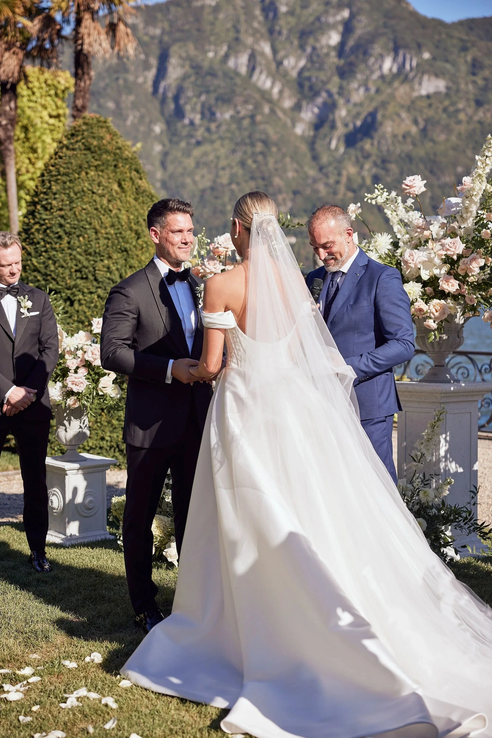 imgi_97_HR_MandB_LostinLove_wedding326.jpg