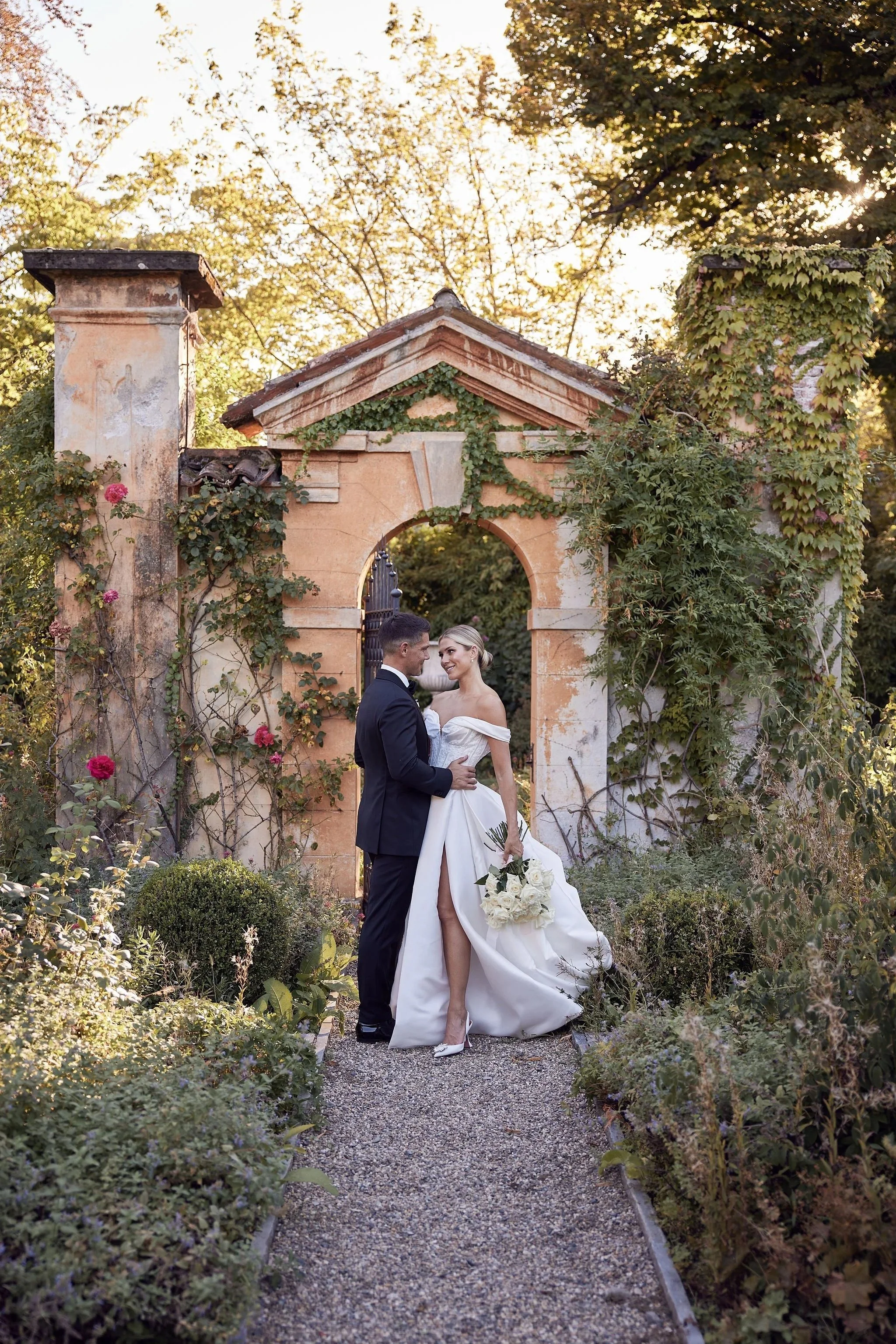 imgi_119_HR_MandB_LostinLove_wedding574.jpg