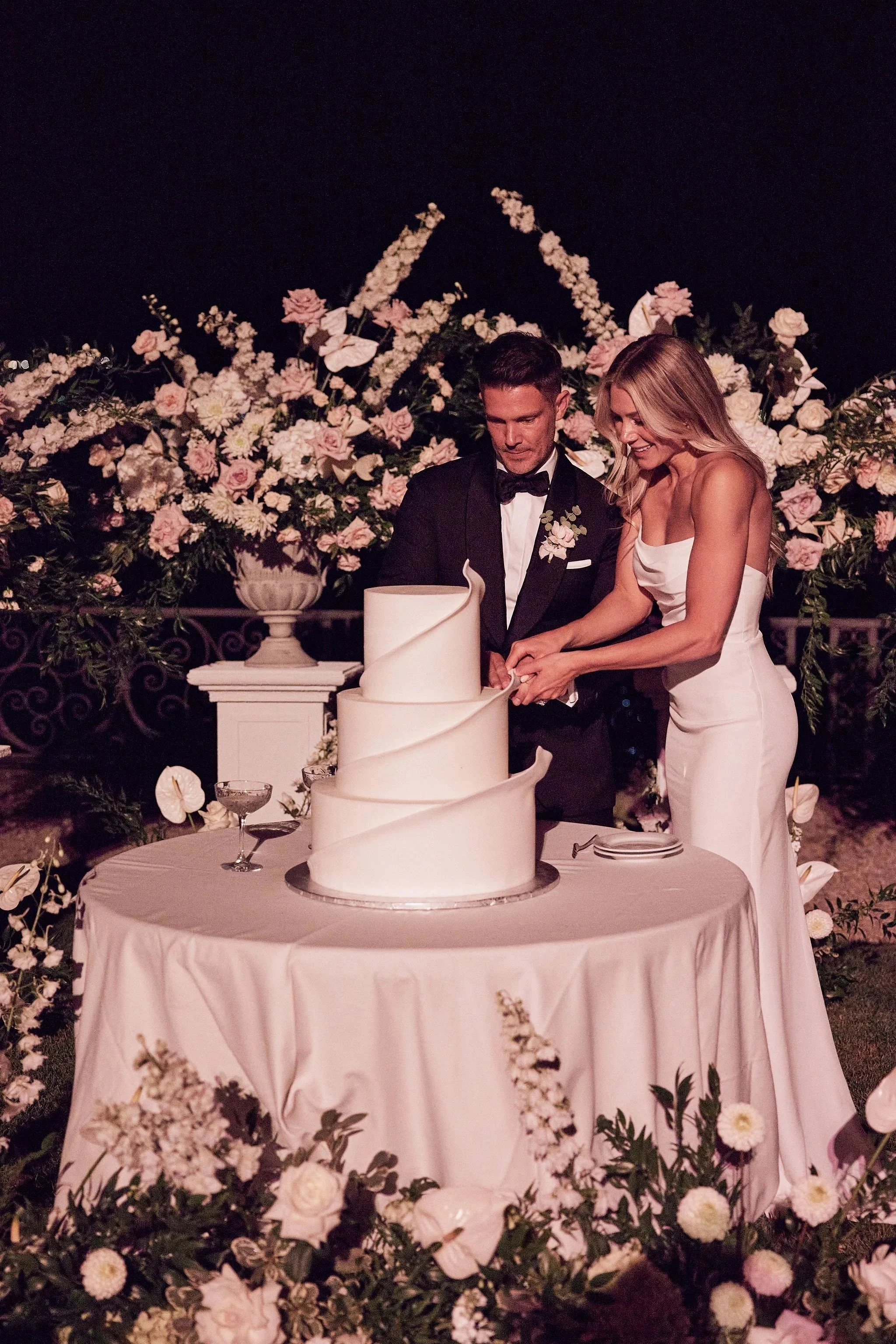 imgi_186_HR_MandB_LostinLove_wedding1132.jpg