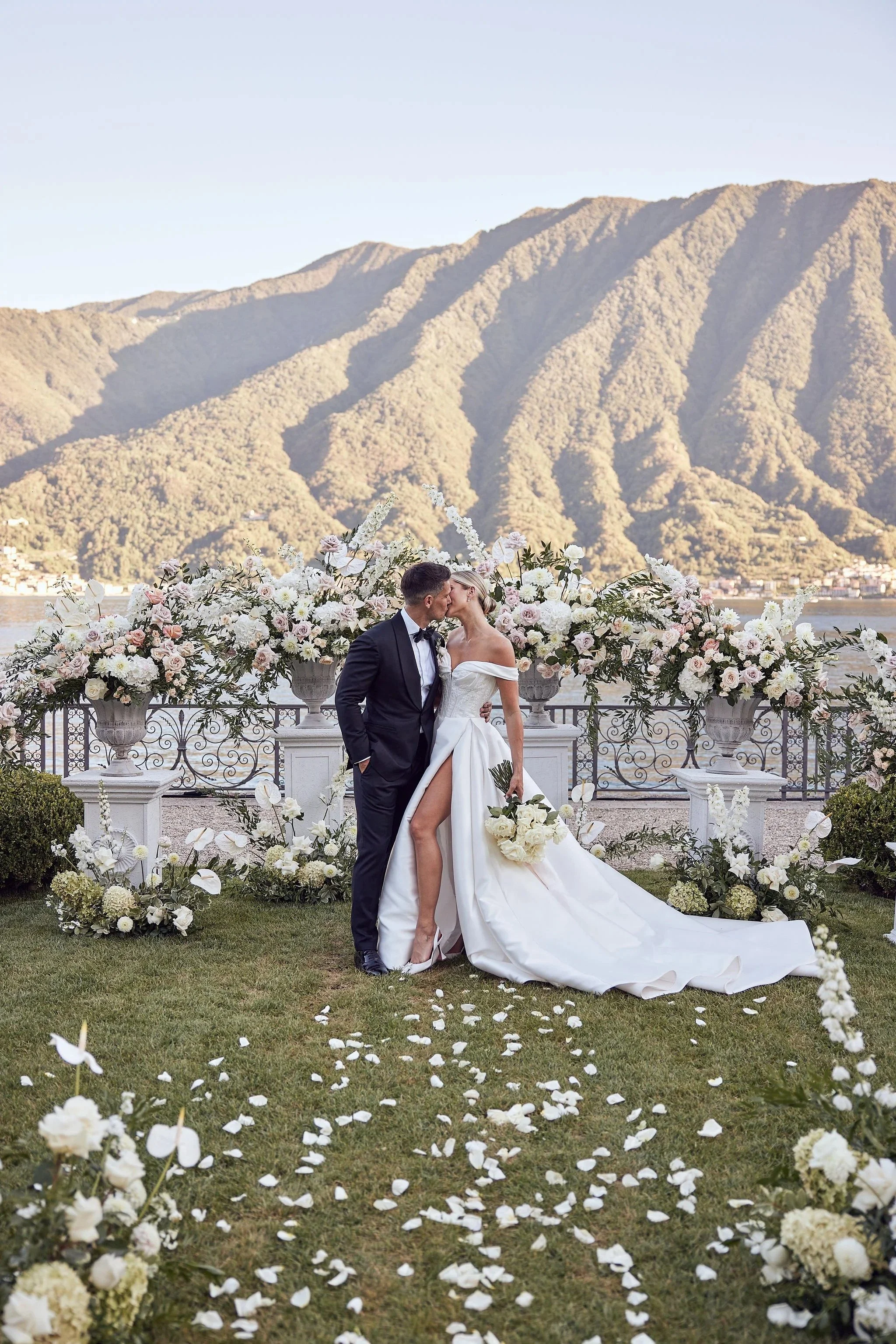 imgi_130_HR_MandB_LostinLove_wedding676.jpg
