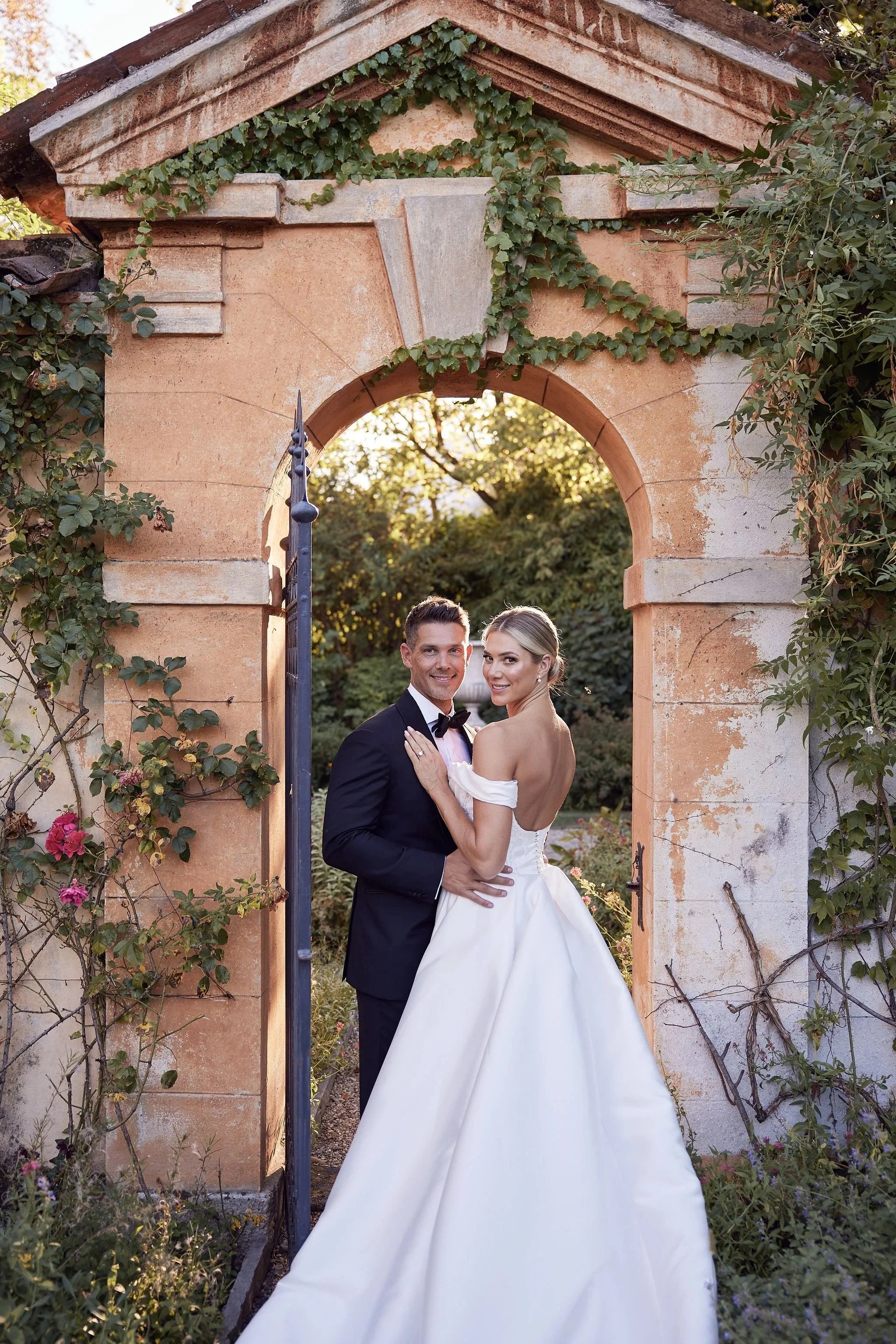 imgi_121_HR_MandB_LostinLove_wedding578.jpg