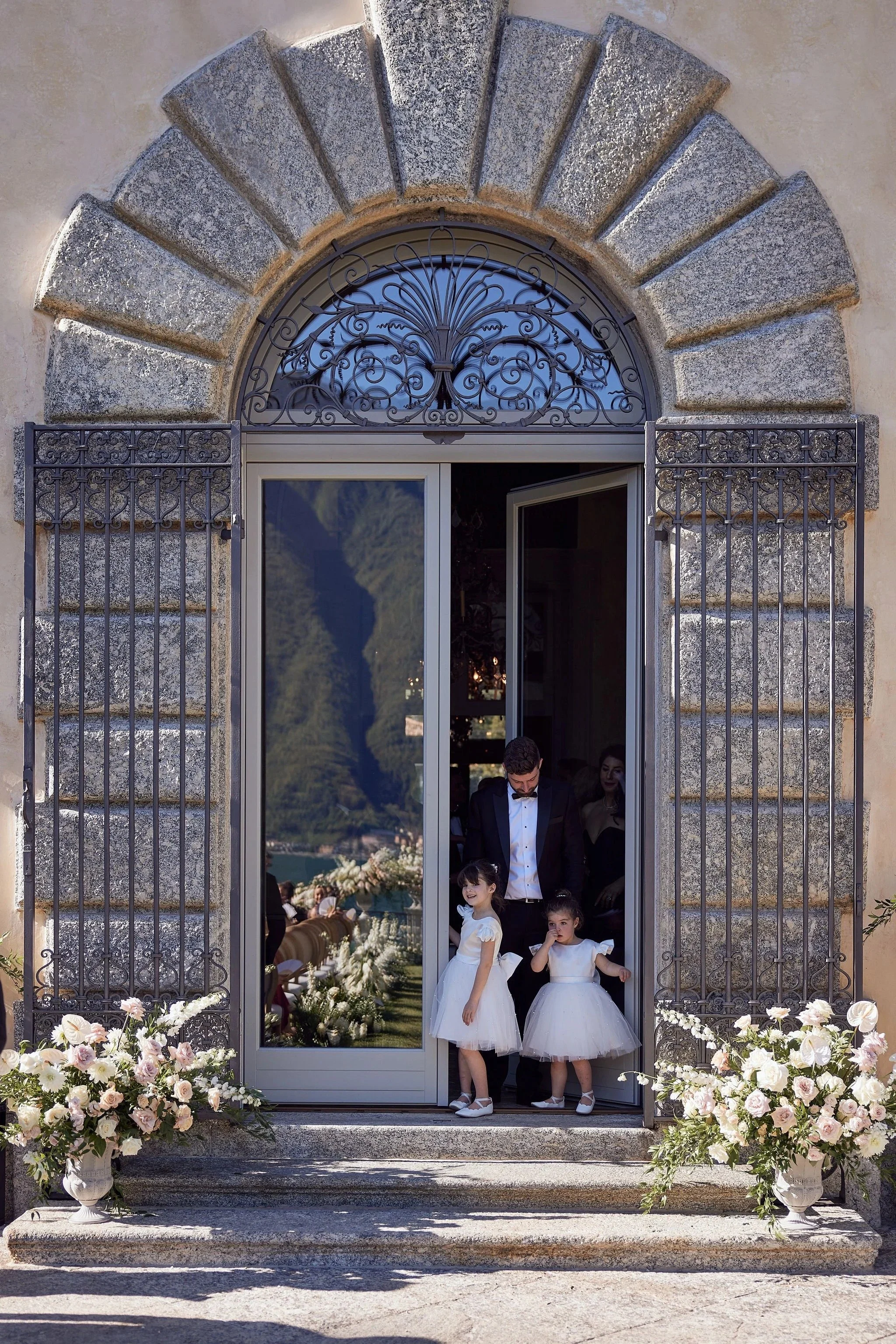 imgi_87_HR_MandB_LostinLove_wedding219.jpg