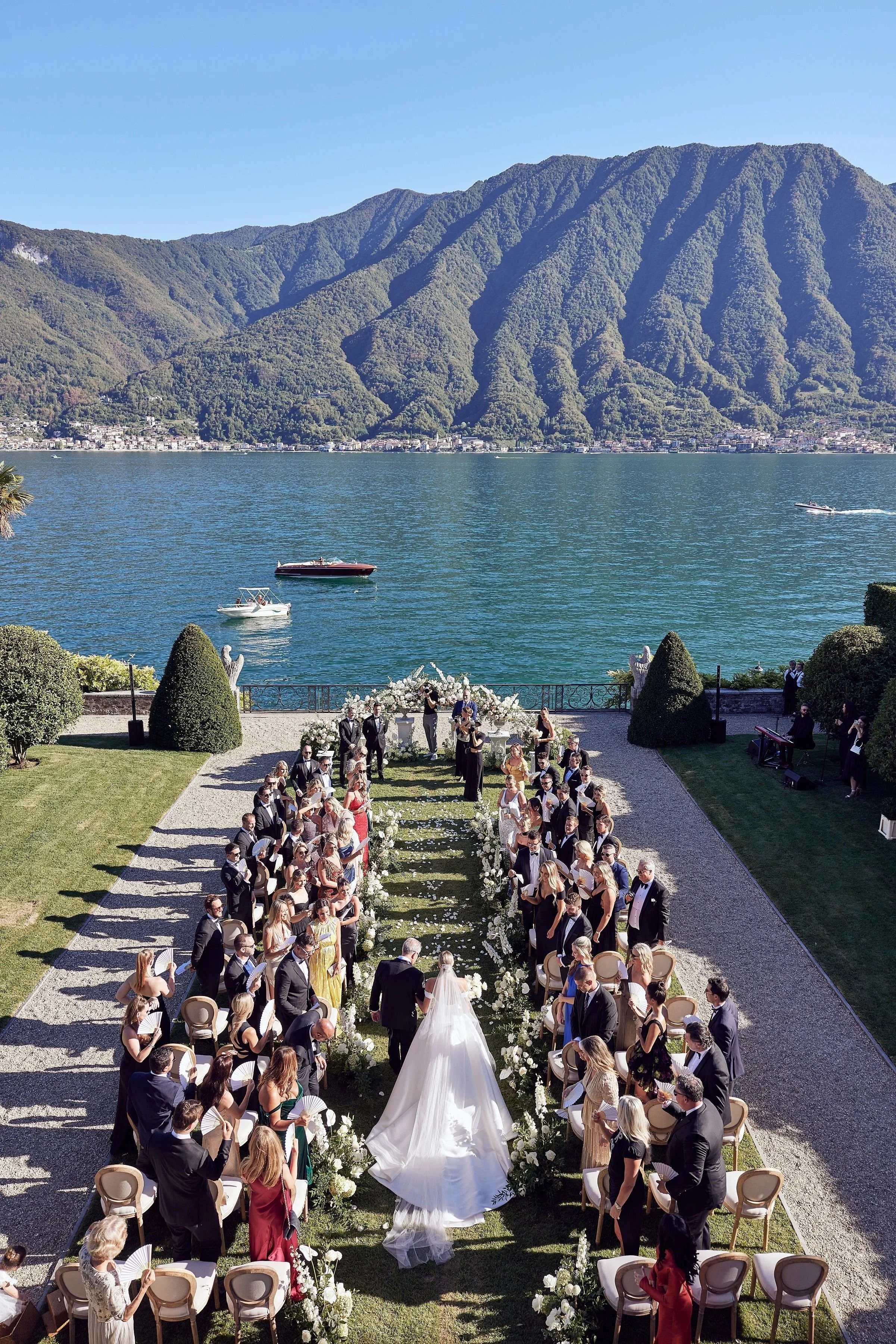 imgi_93_HR_MandB_LostinLove_wedding1392.jpg