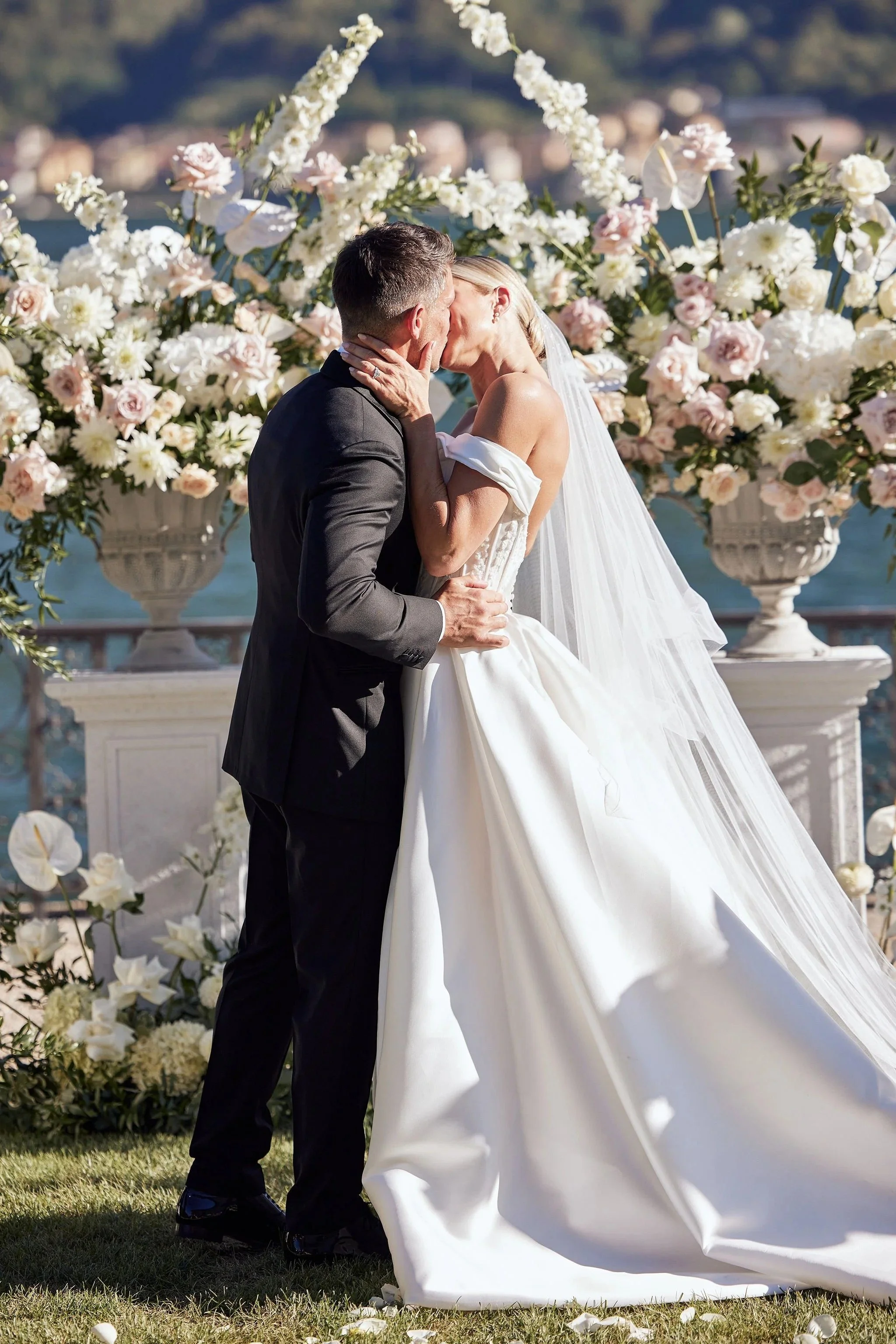 imgi_99_HR_MandB_LostinLove_wedding359.jpg