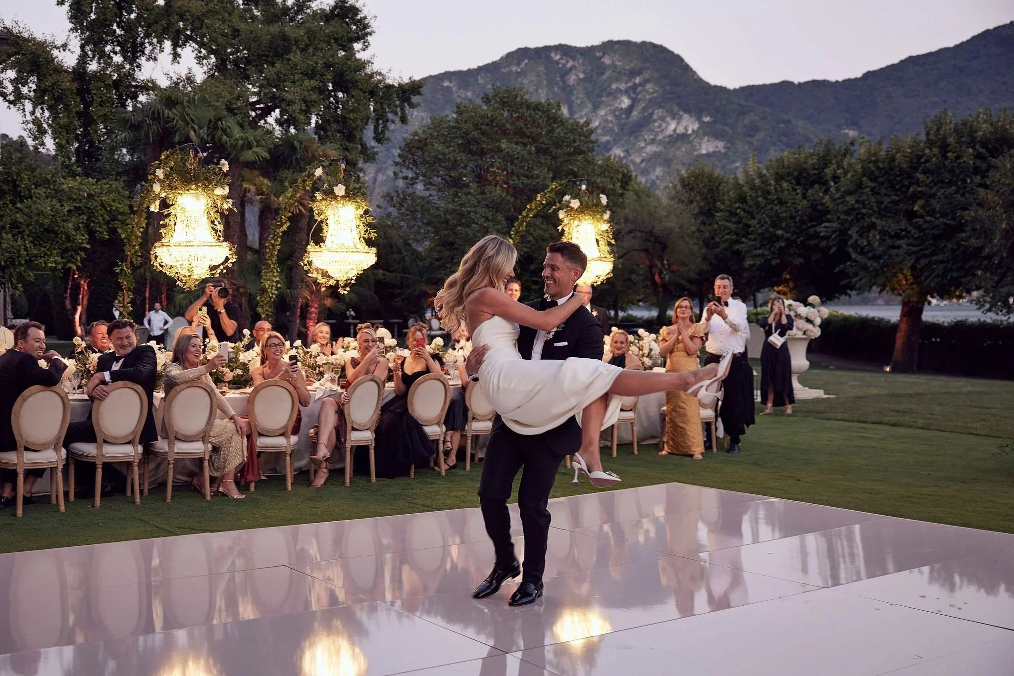 imgi_167_HR_MandB_LostinLove_wedding906.jpg