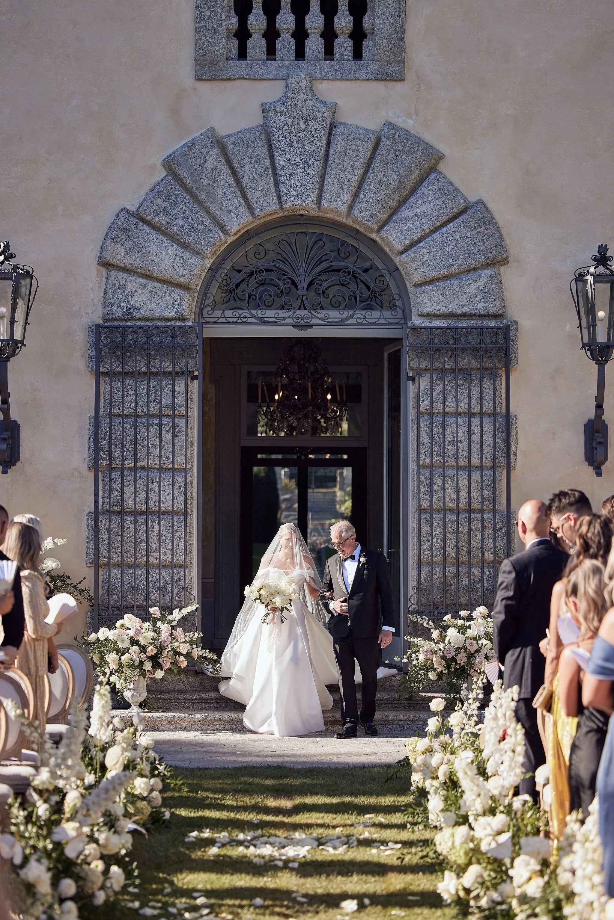 imgi_92_HR_MandB_LostinLove_wedding275.jpg