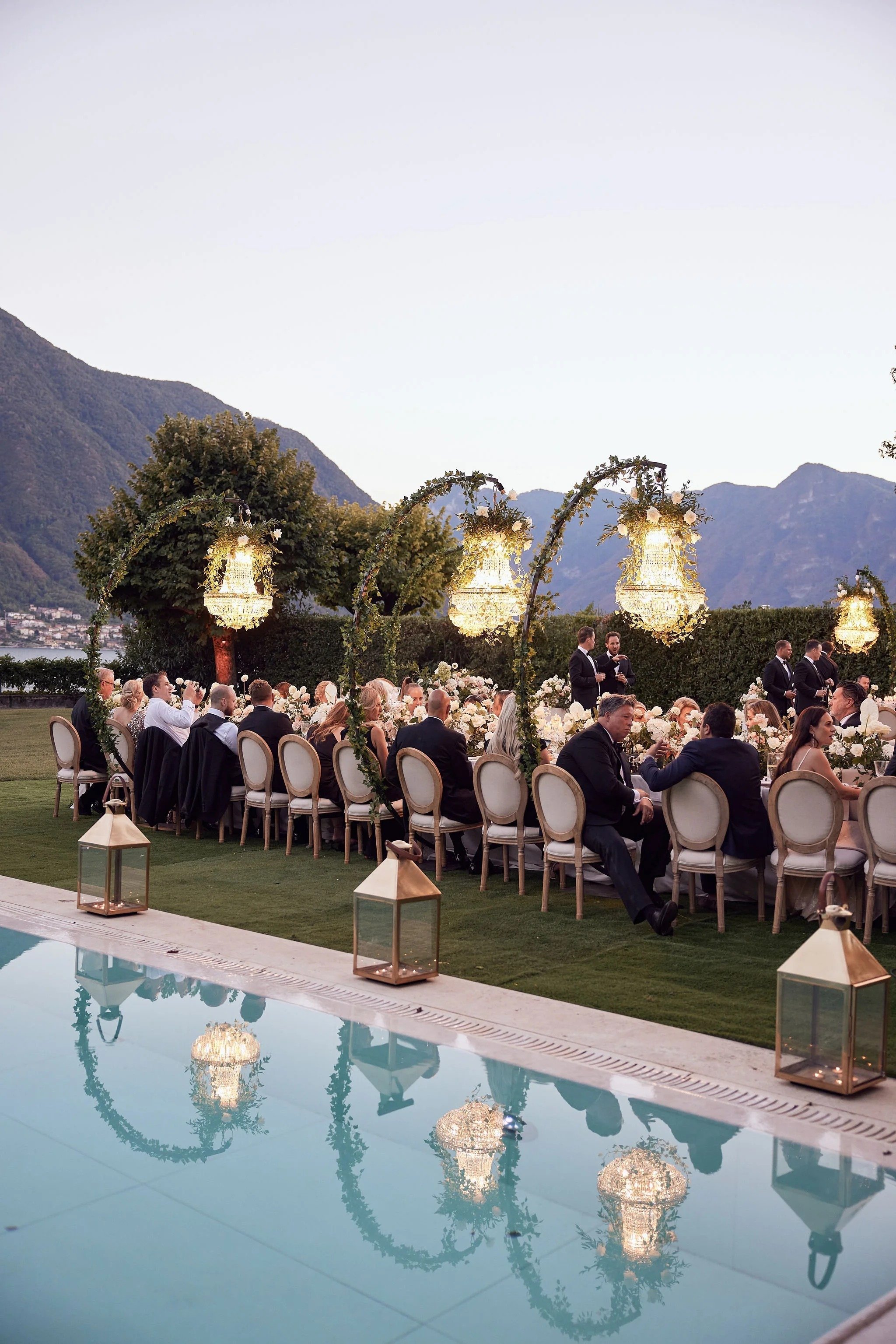 imgi_161_HR_MandB_LostinLove_wedding857.jpg