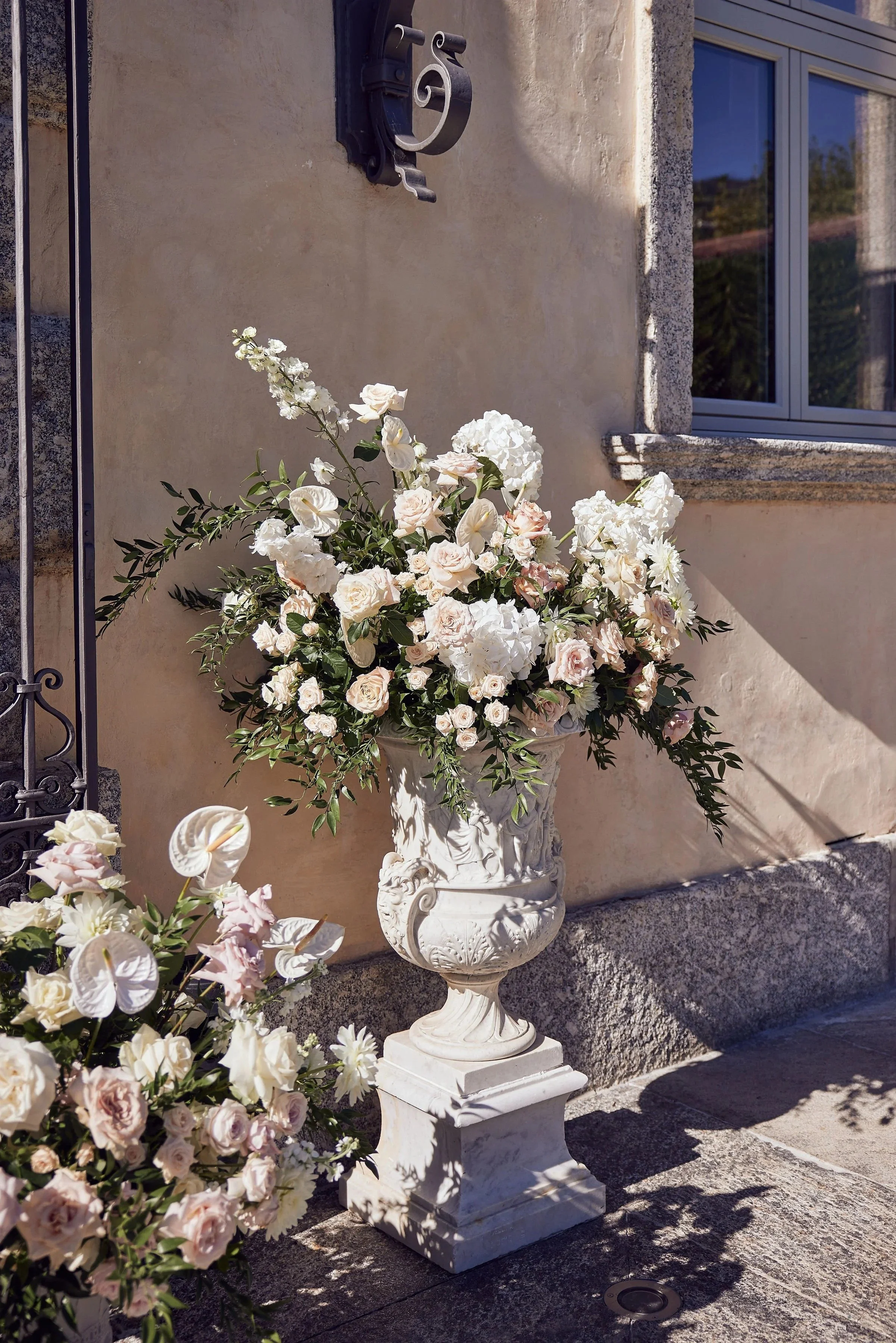 imgi_82_HR_MandB_LostinLove_wedding1367.jpg