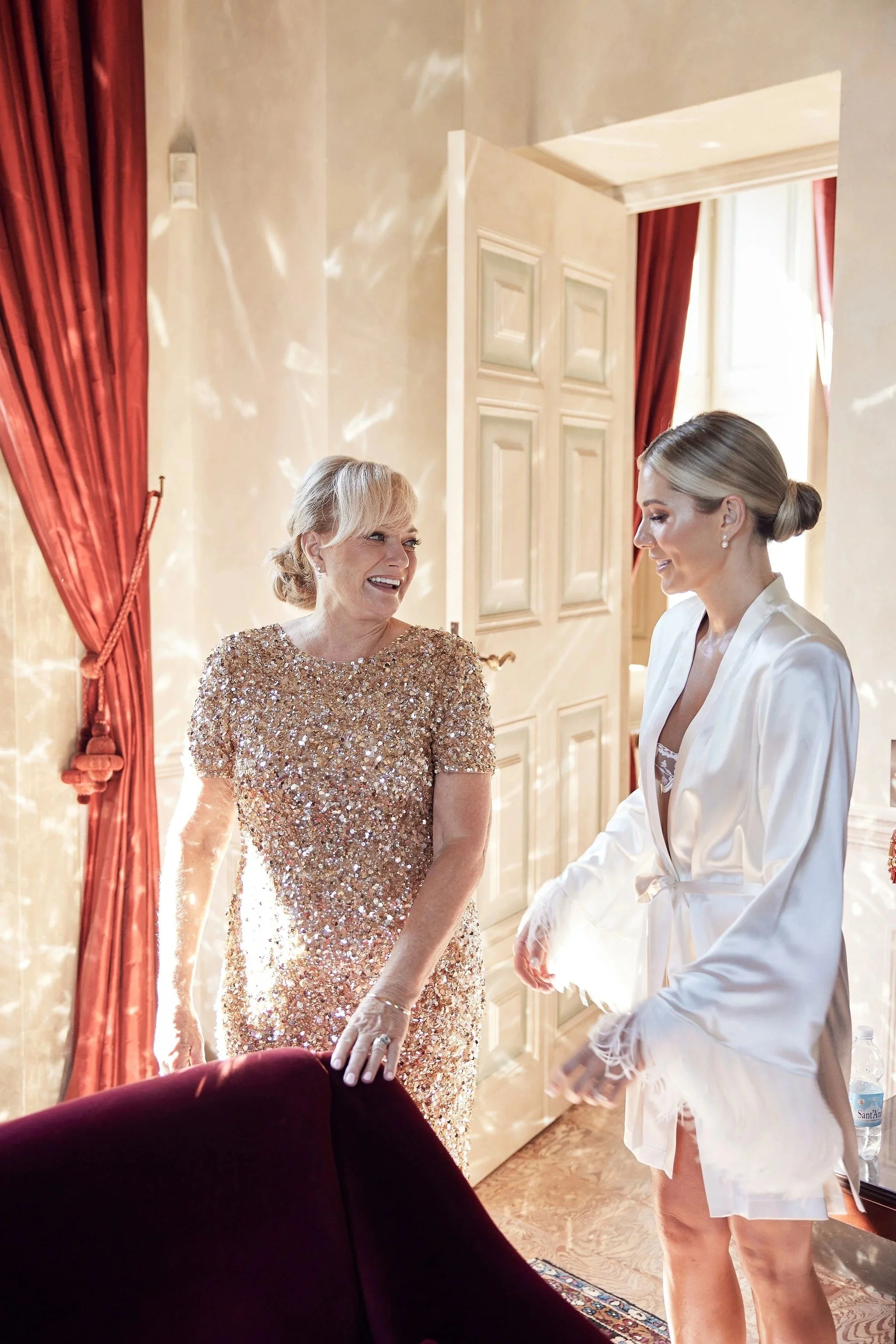 imgi_59_HR_MandB_LostinLove_wedding100.jpg